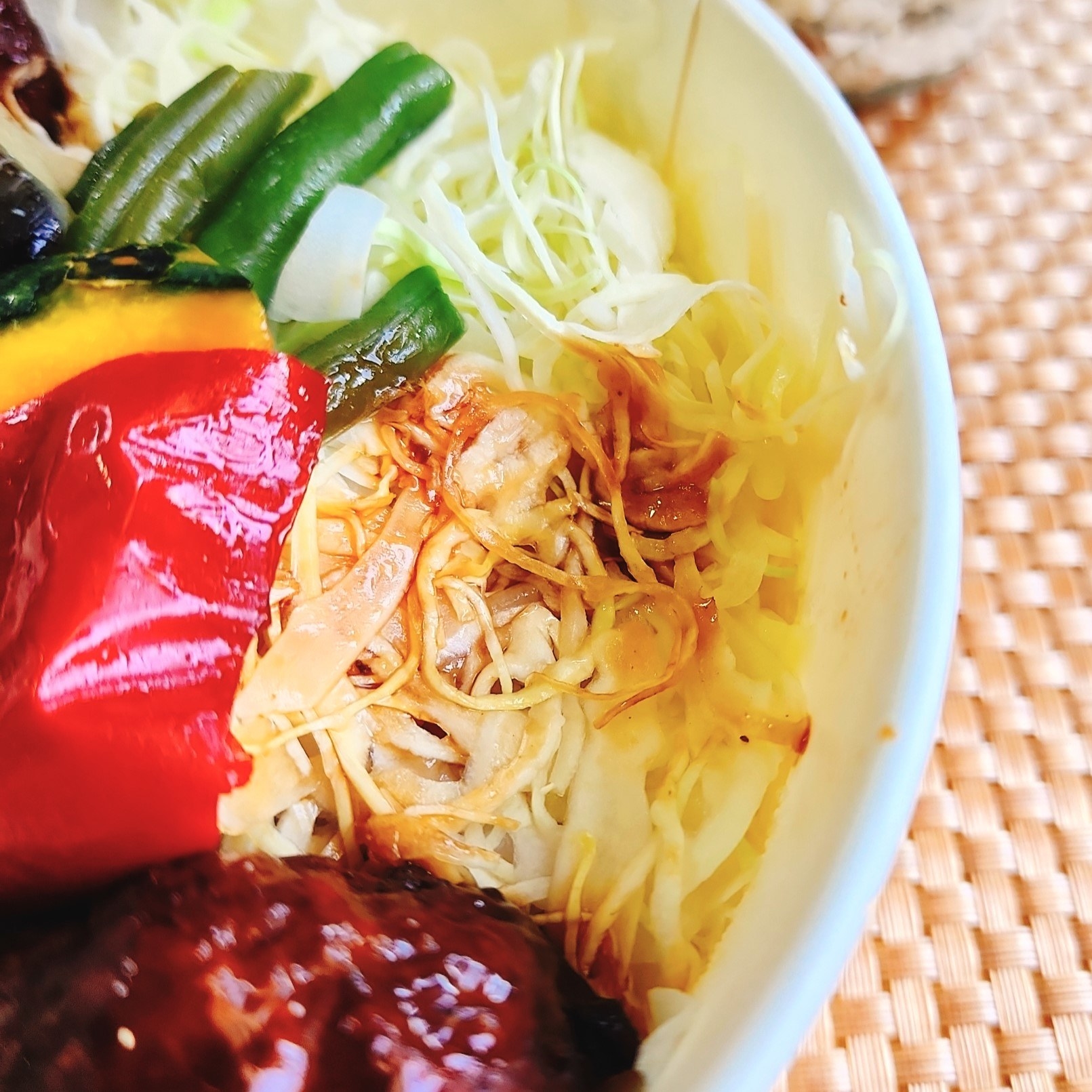 LAWSON(ローソン)のおすすめお弁当「鶏つくねと彩り野菜の甘酢たれ弁当」