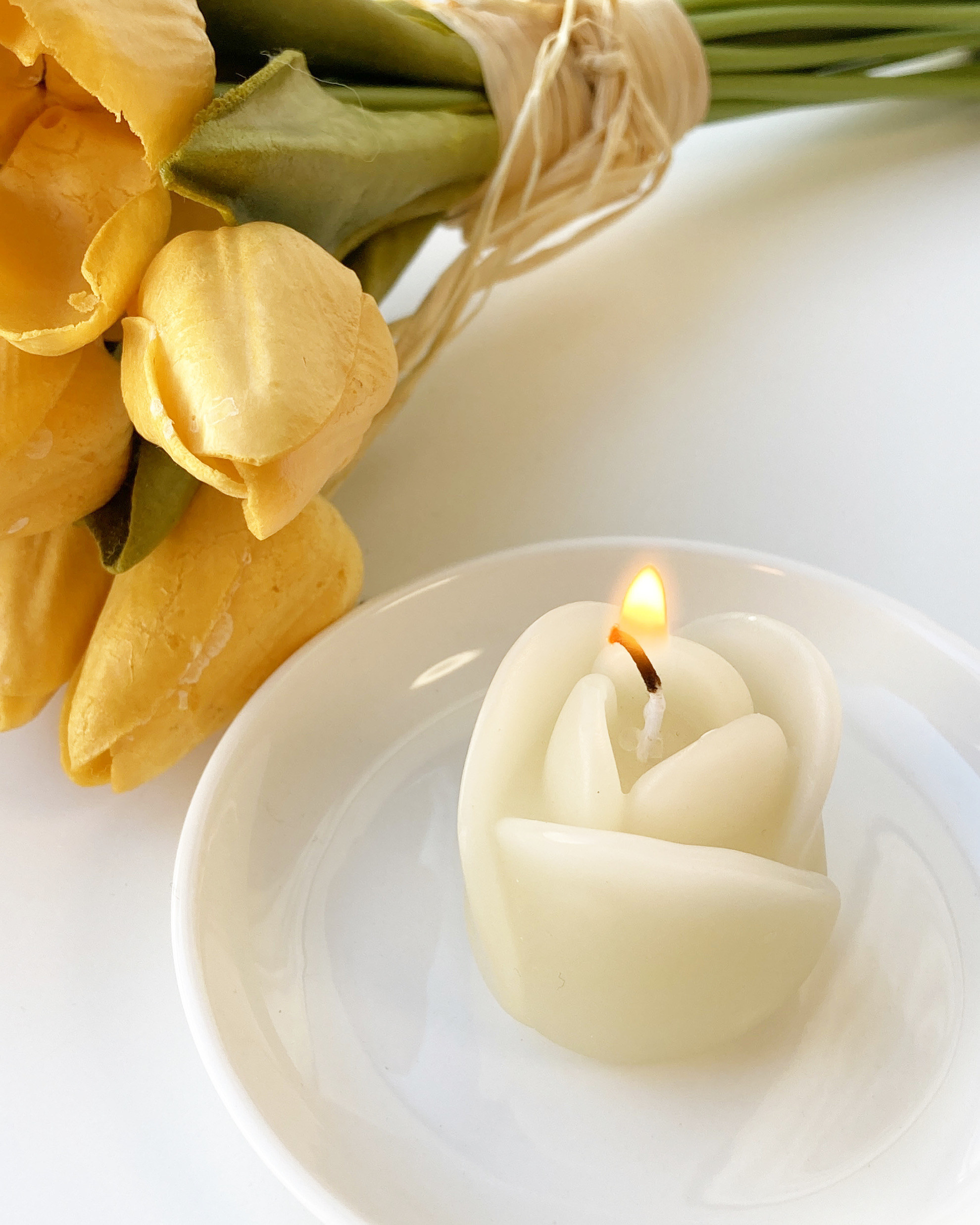 DAISO（ダイソー）のオススメのキャンドル「キャンドル（チューリップ、ウォームグレー）」