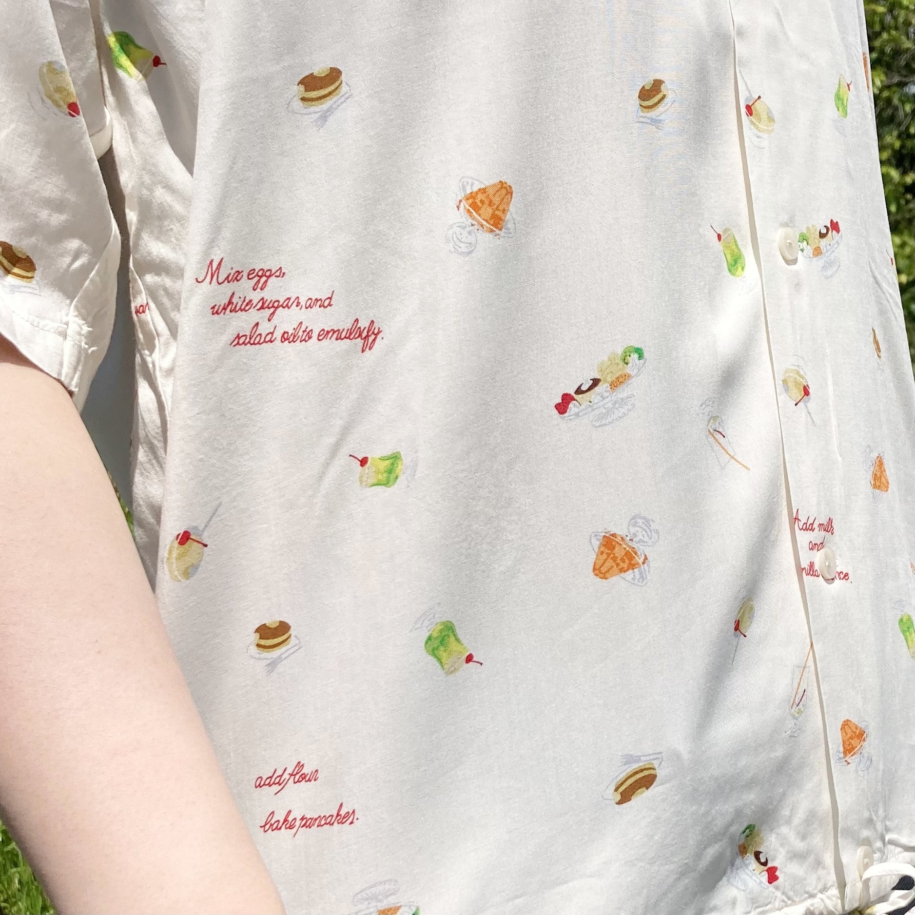 niko and…(ニコアンド)のオススメのシャツ「ケアイージーPOPカルチャーシャツ」