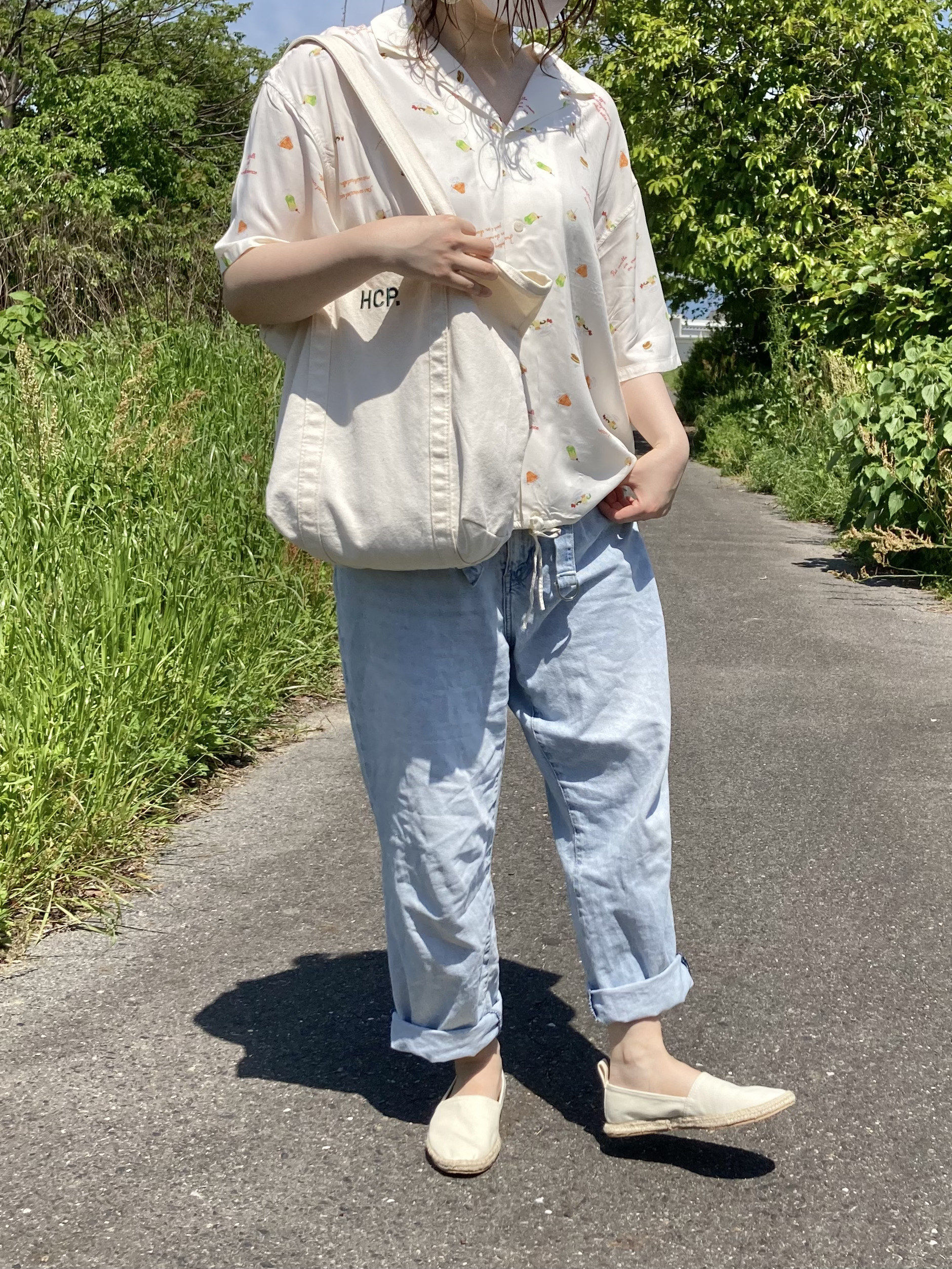 niko and…(ニコアンド)のオススメのシャツ「ケアイージーPOPカルチャーシャツ」