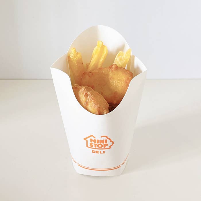 ミニストップのおすすめのホットスナック「バジル香るチーズチキン&amp;amp;チップス」