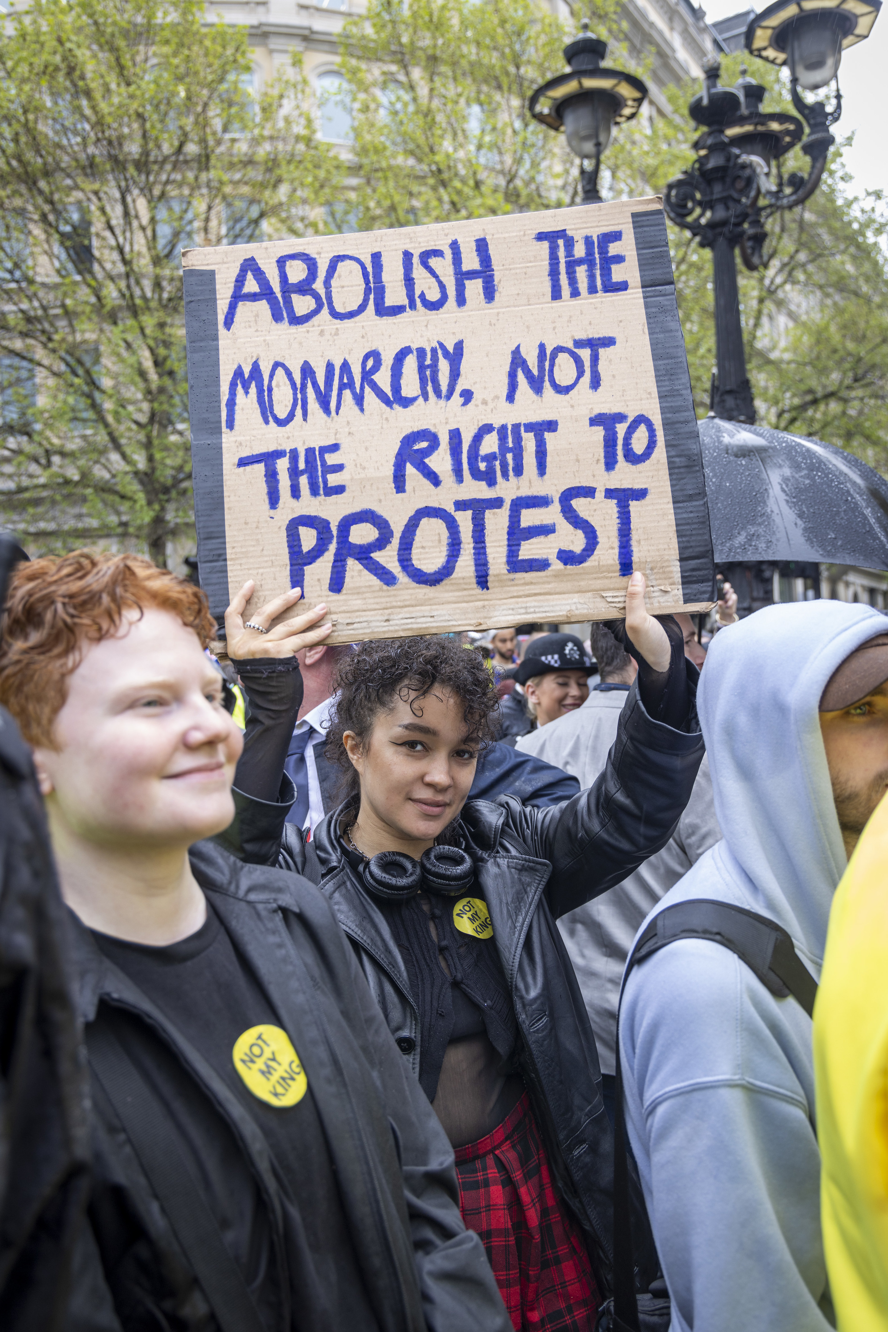 abolish the monarchy not the right to protest