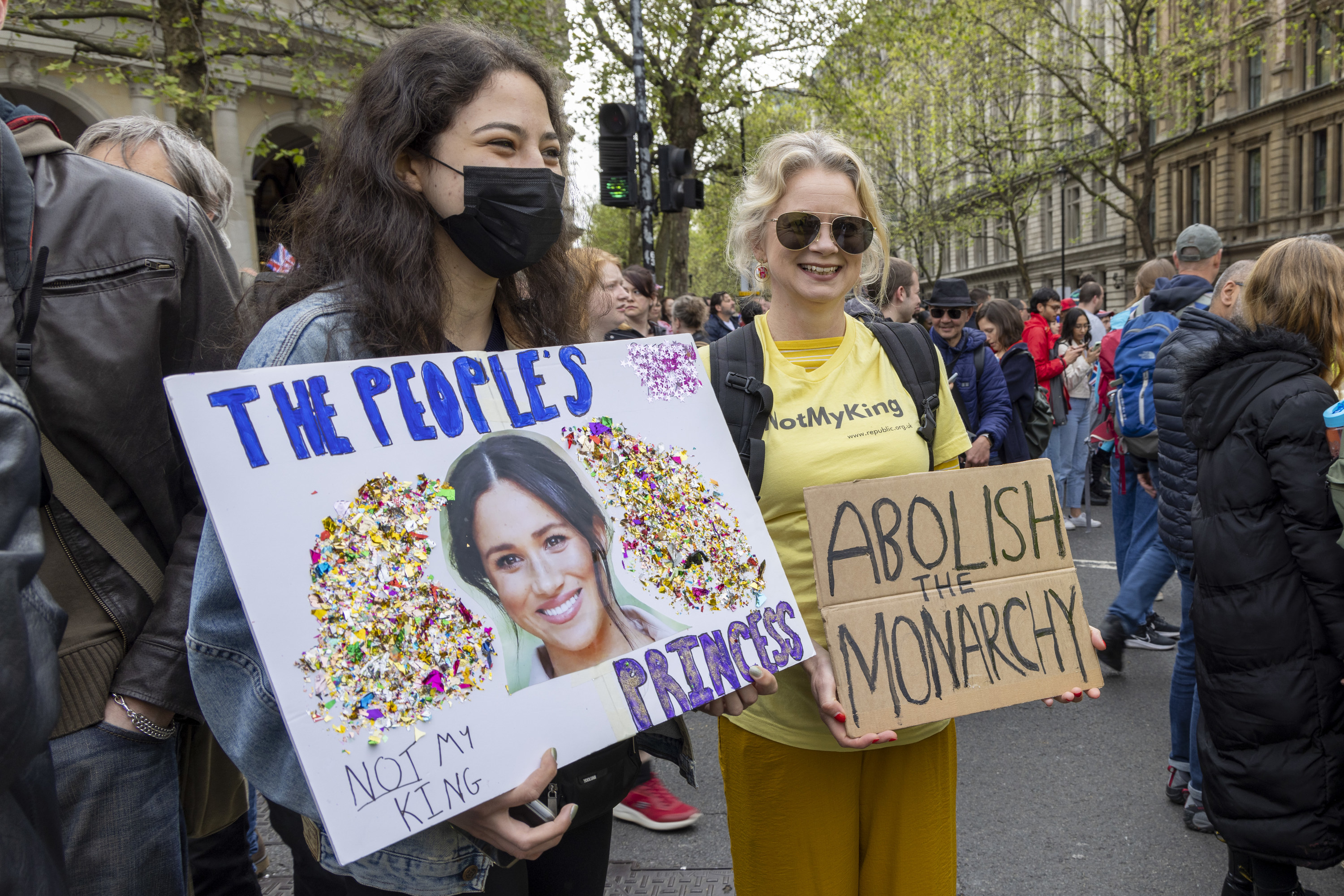 signs with meghan markle readying, the people's princess