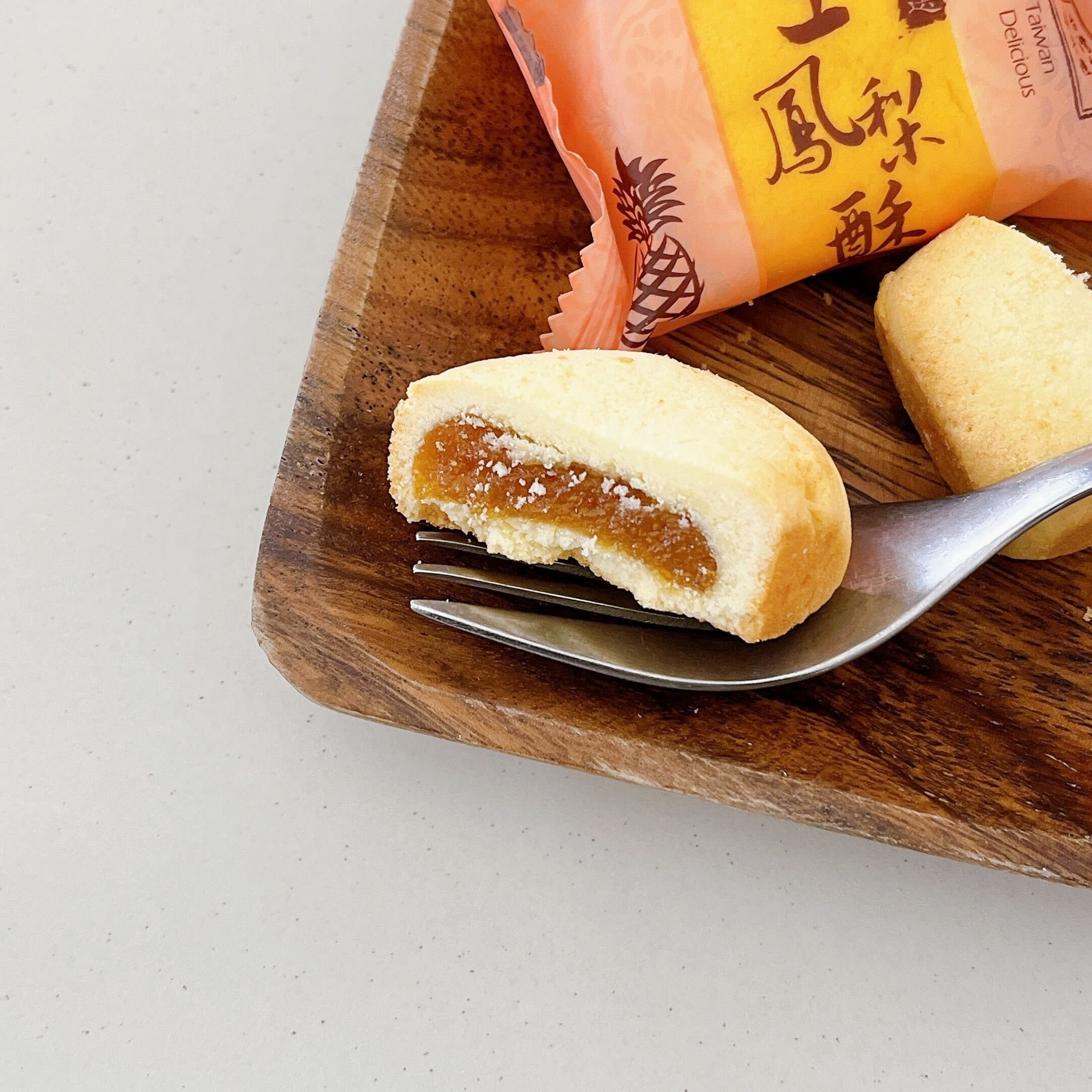 KALDI（カルディ）のオススメのスイーツ「竹葉堂 パイナップルケーキ 6個」