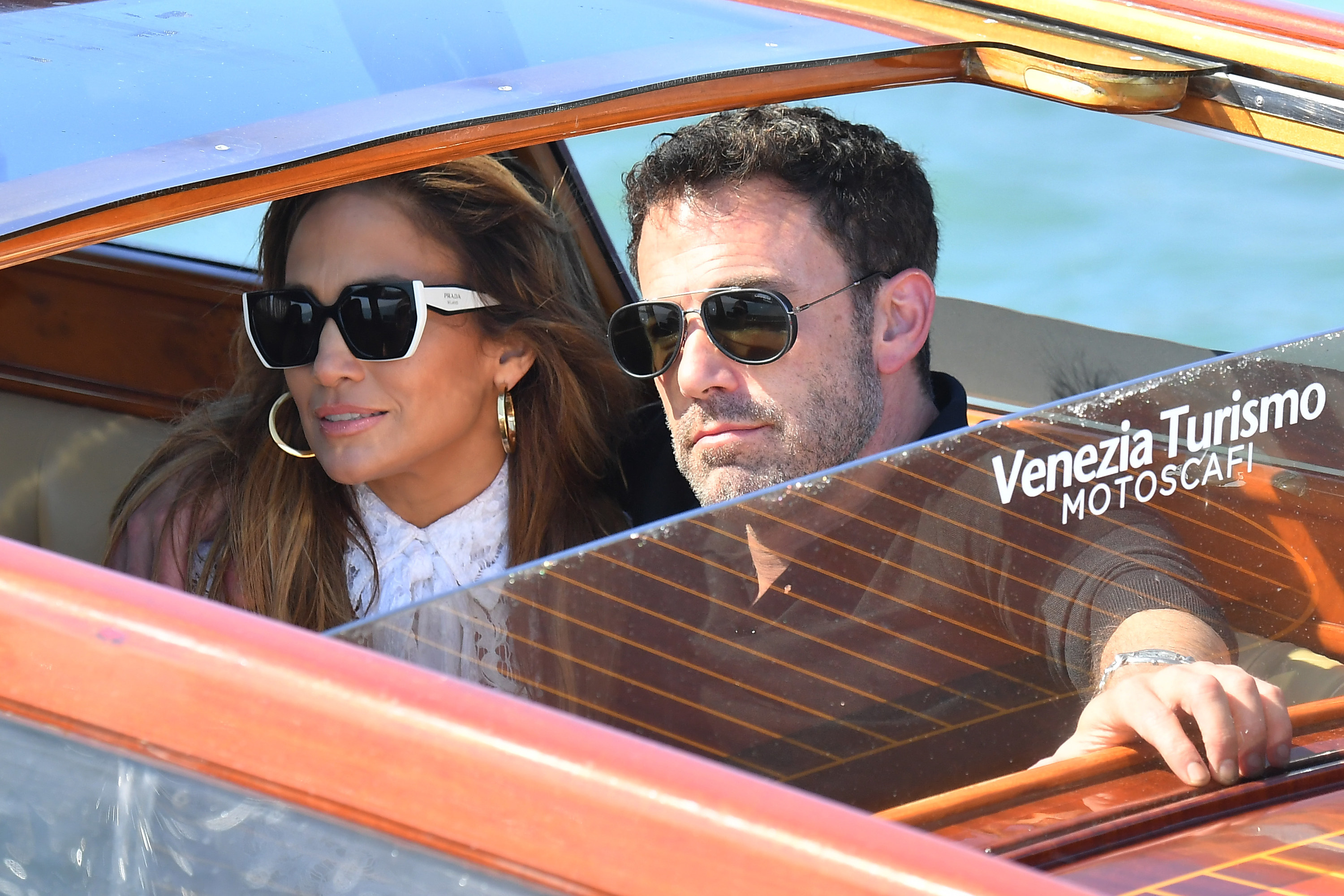 Closeup of Jennifer Lopez and Ben Affleck