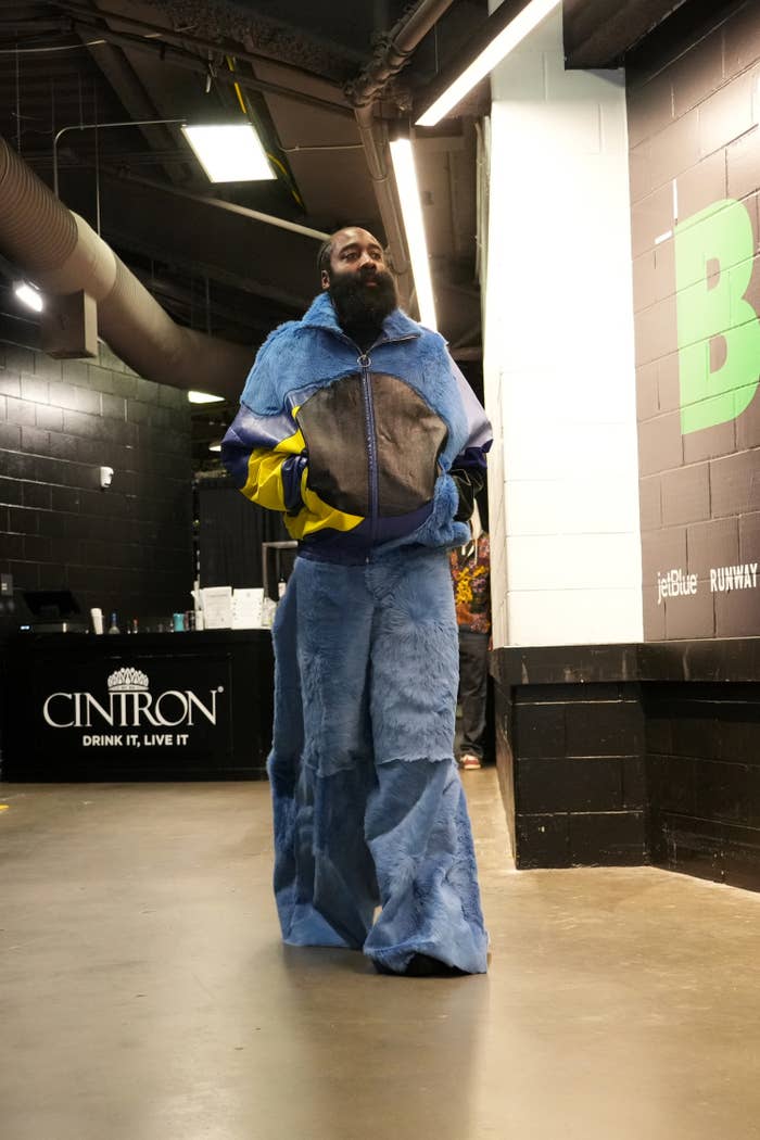 James Harden's Pregame Outfit for Christmas at MSG! #shorts 