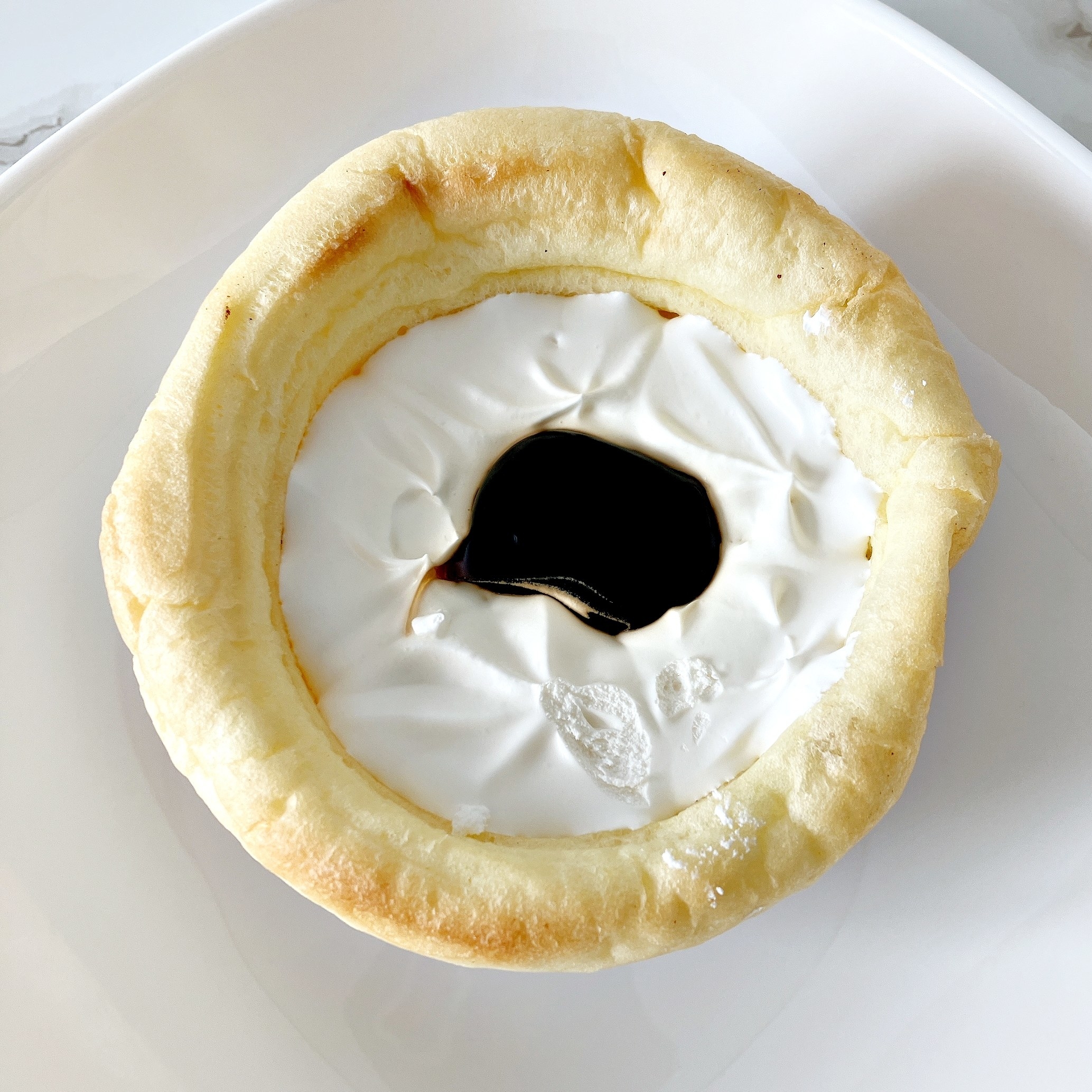 FamilyMart(ファミリーマート)のおすすめ菓子パン「プリンパン(ホイップクリーム)」