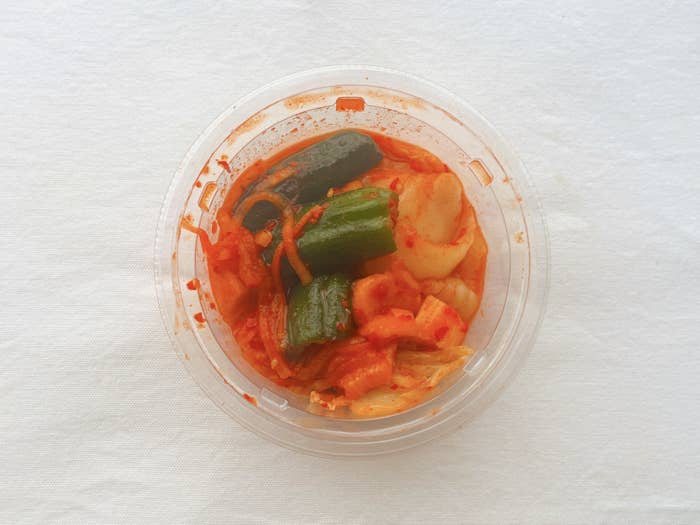 セブン-イレブンのオススメのおつまみ「シャキッと長芋入り 味わい3種キムチ」