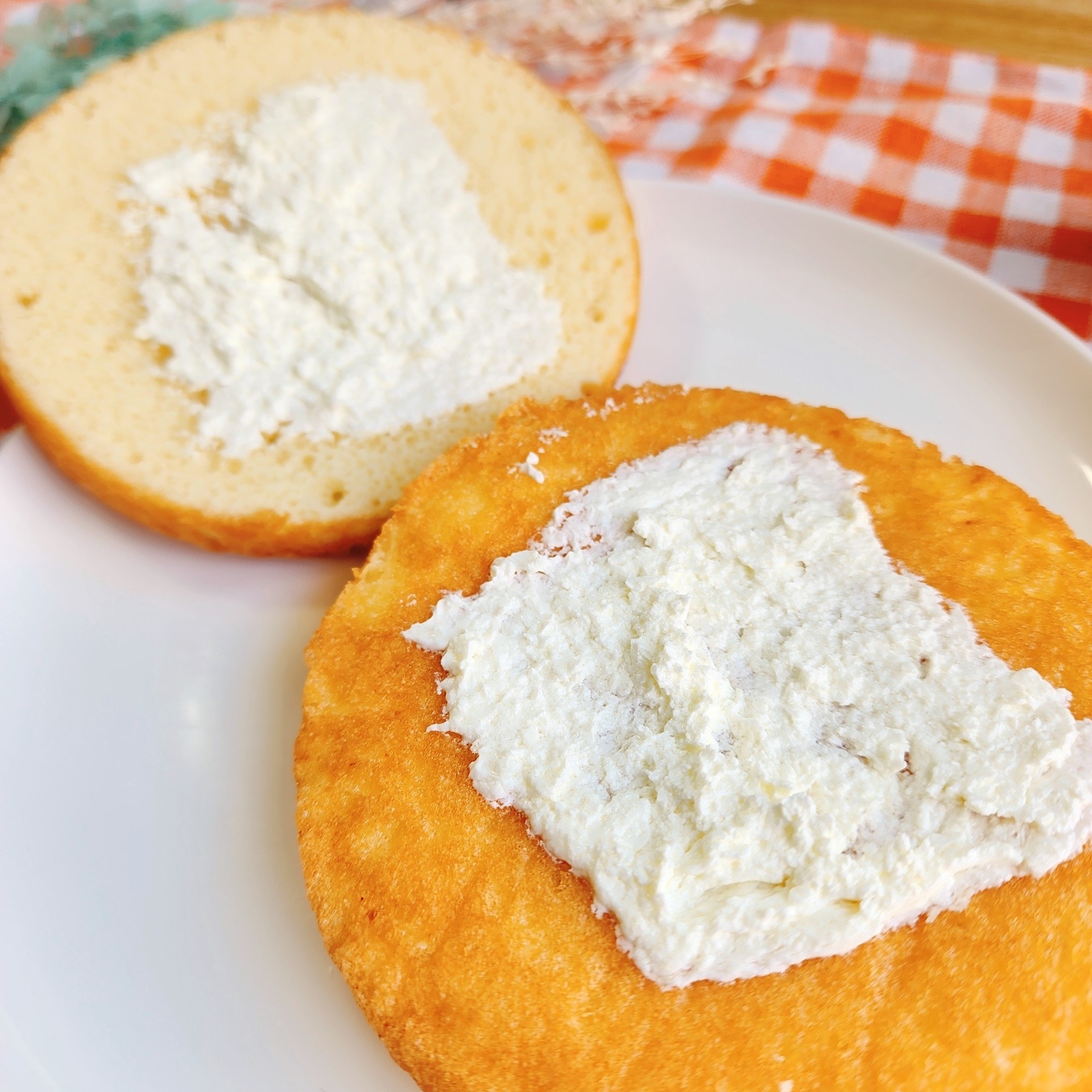 LAWSON(ローソン)のおすすめスイーツ「しっとり焼きチーズサンドケーキ」