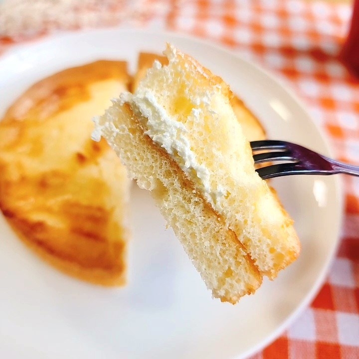 LAWSON(ローソン)のおすすめスイーツ「しっとり焼きチーズサンドケーキ」