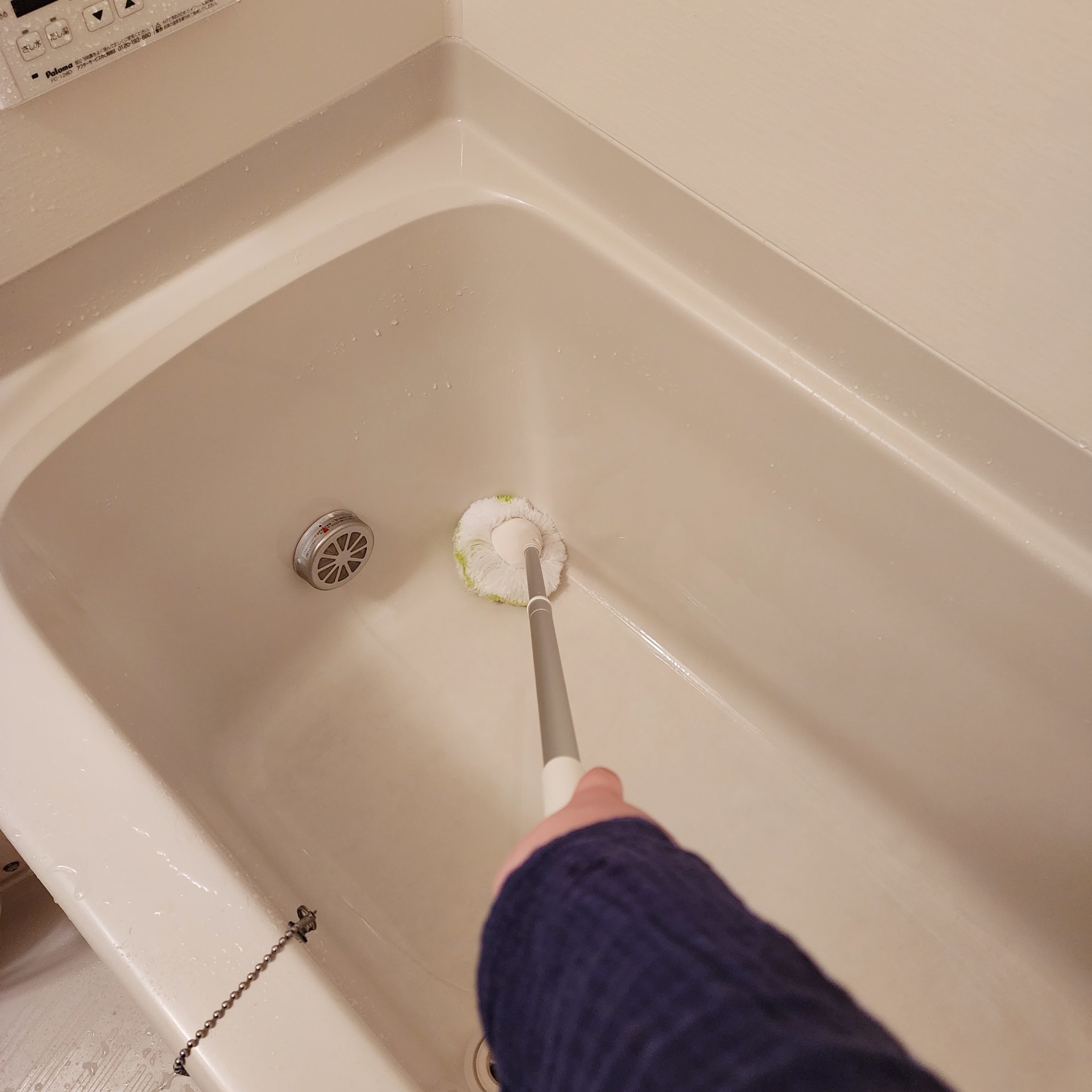 ハンズで見つけたおすすめお掃除グッズ「山崎産業 ユニットバスボンくん ロング 抗菌加工 グリーン」