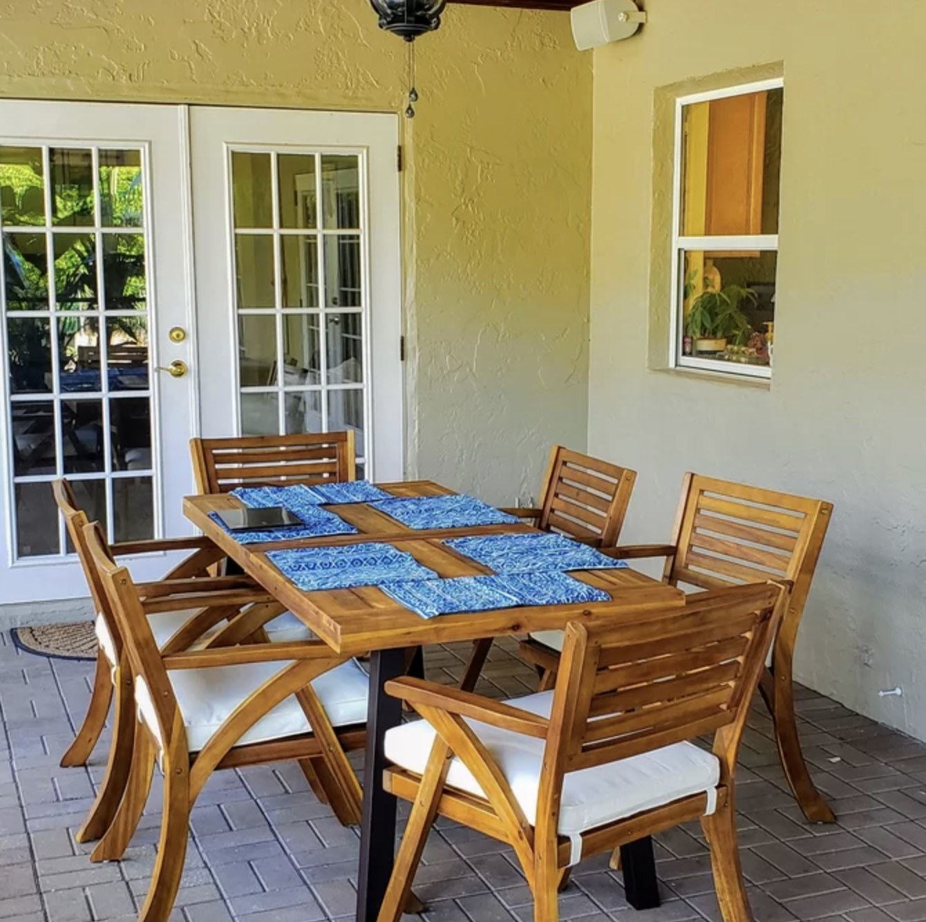 reviewer image of the dining set on their patio