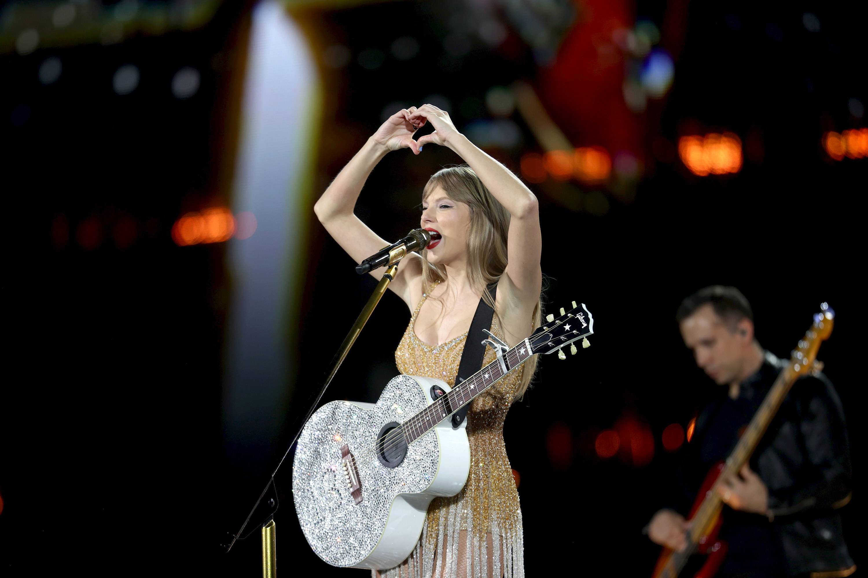 taylor singing on stage