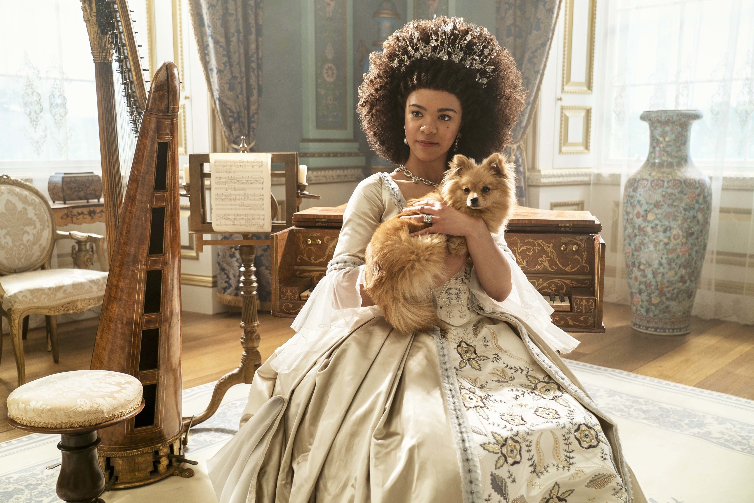the queen holding a small dog in the show
