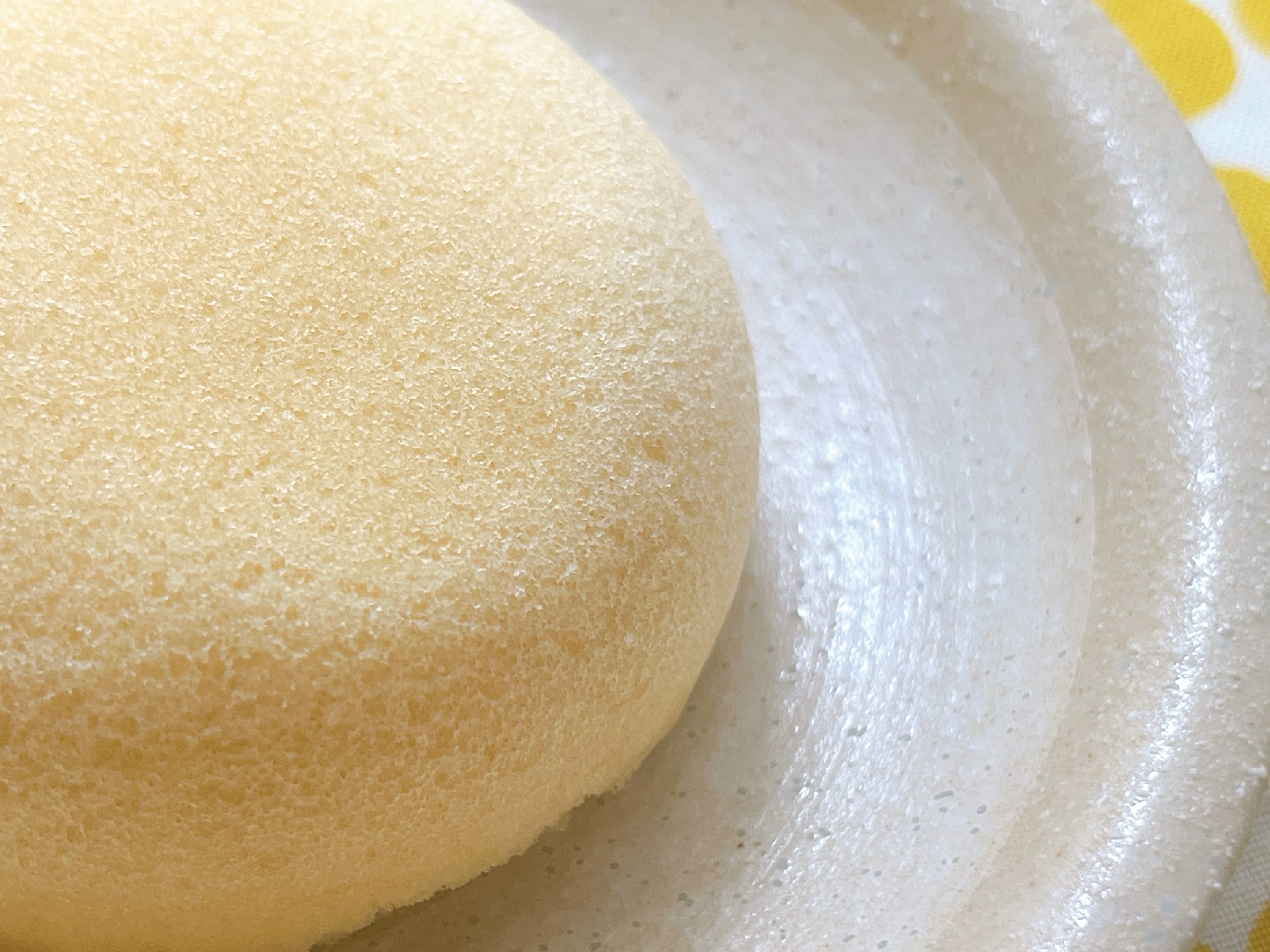 セブン-イレブンのオススメのスイーツ「7プレミアム レモンふわころ」