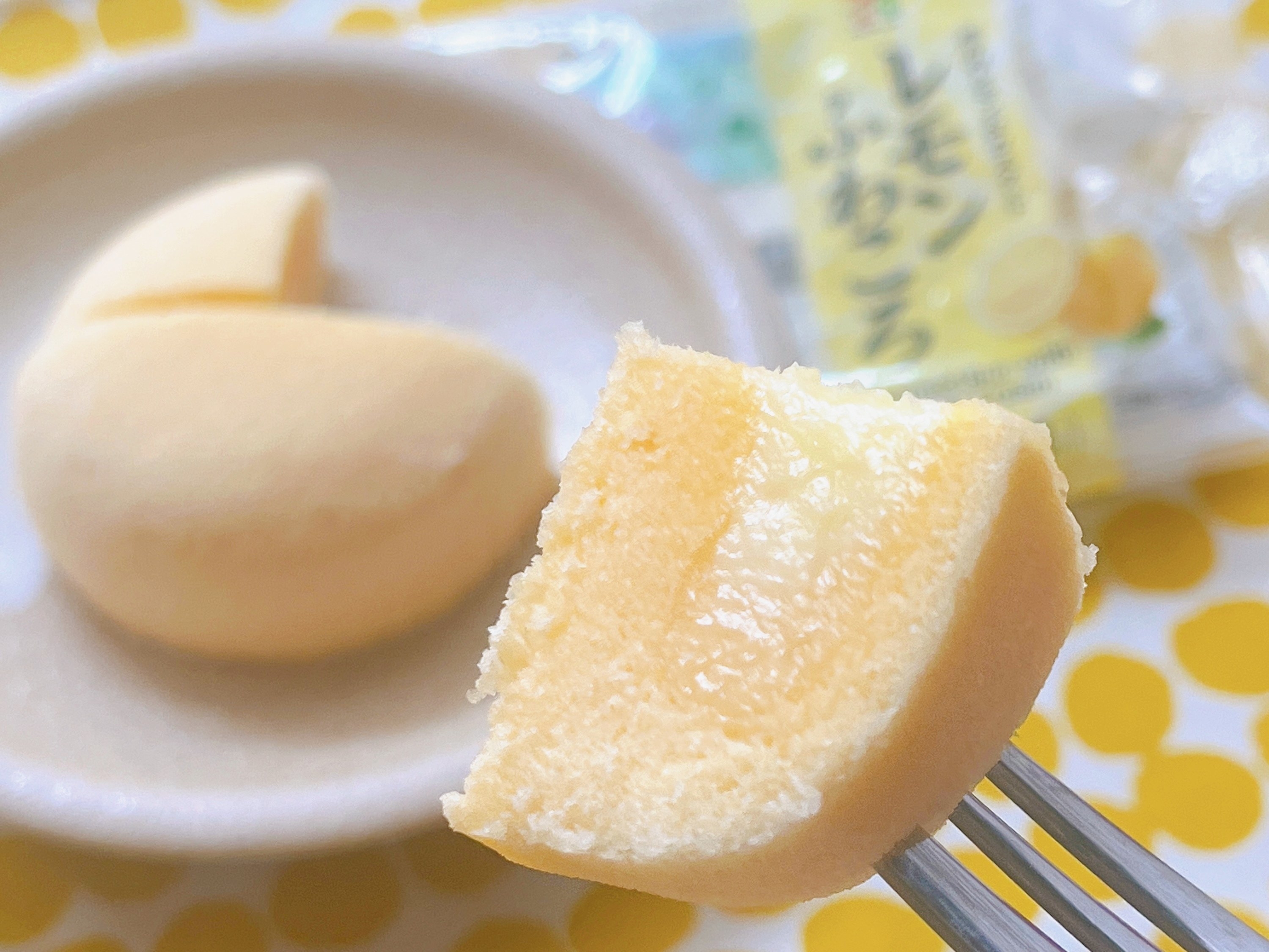 セブン-イレブンのオススメのスイーツ「7プレミアム レモンふわころ」