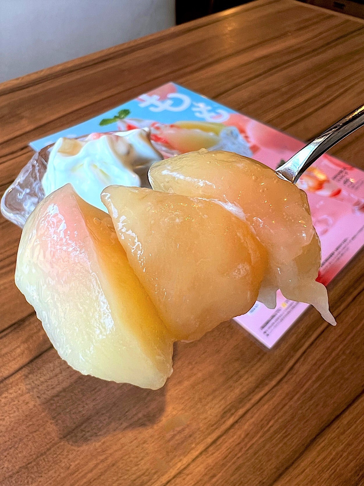 びっくりドンキーのオススメの商品「サマースノーピーチパフェ」