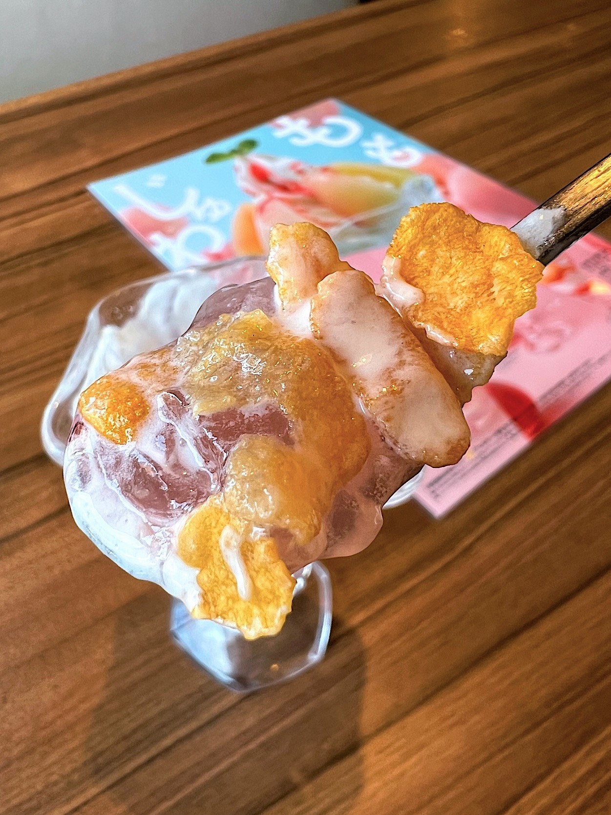 びっくりドンキーのオススメの商品「サマースノーピーチパフェ」