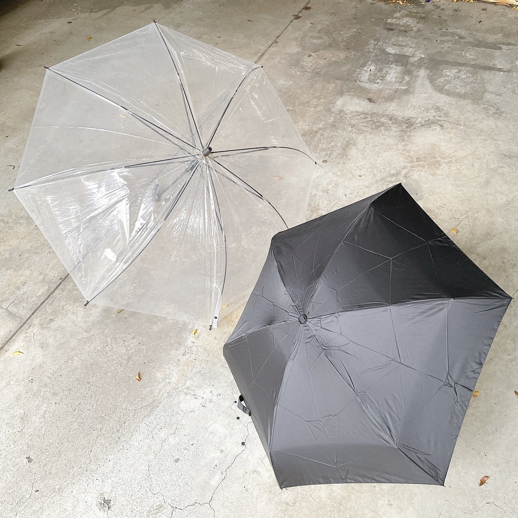 FamilyMart（ファミリーマート）のおすすめのコンビニエンスウェアのアイテム「はっ水折りたたみ傘 くろ」