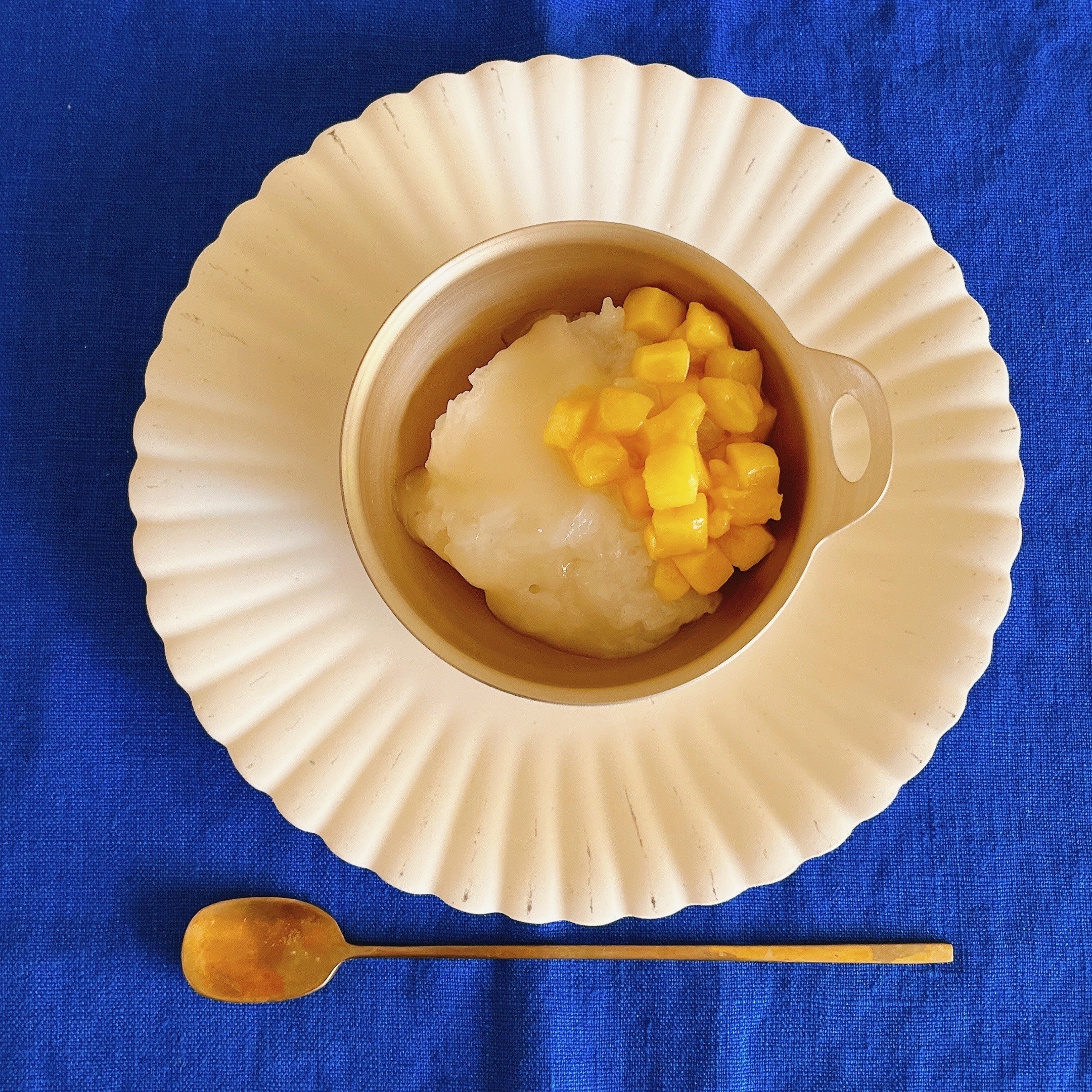 カルディのオススメの商品「もち米とマンゴーのココナッツミルクソースがけ カオニャオマムアン」