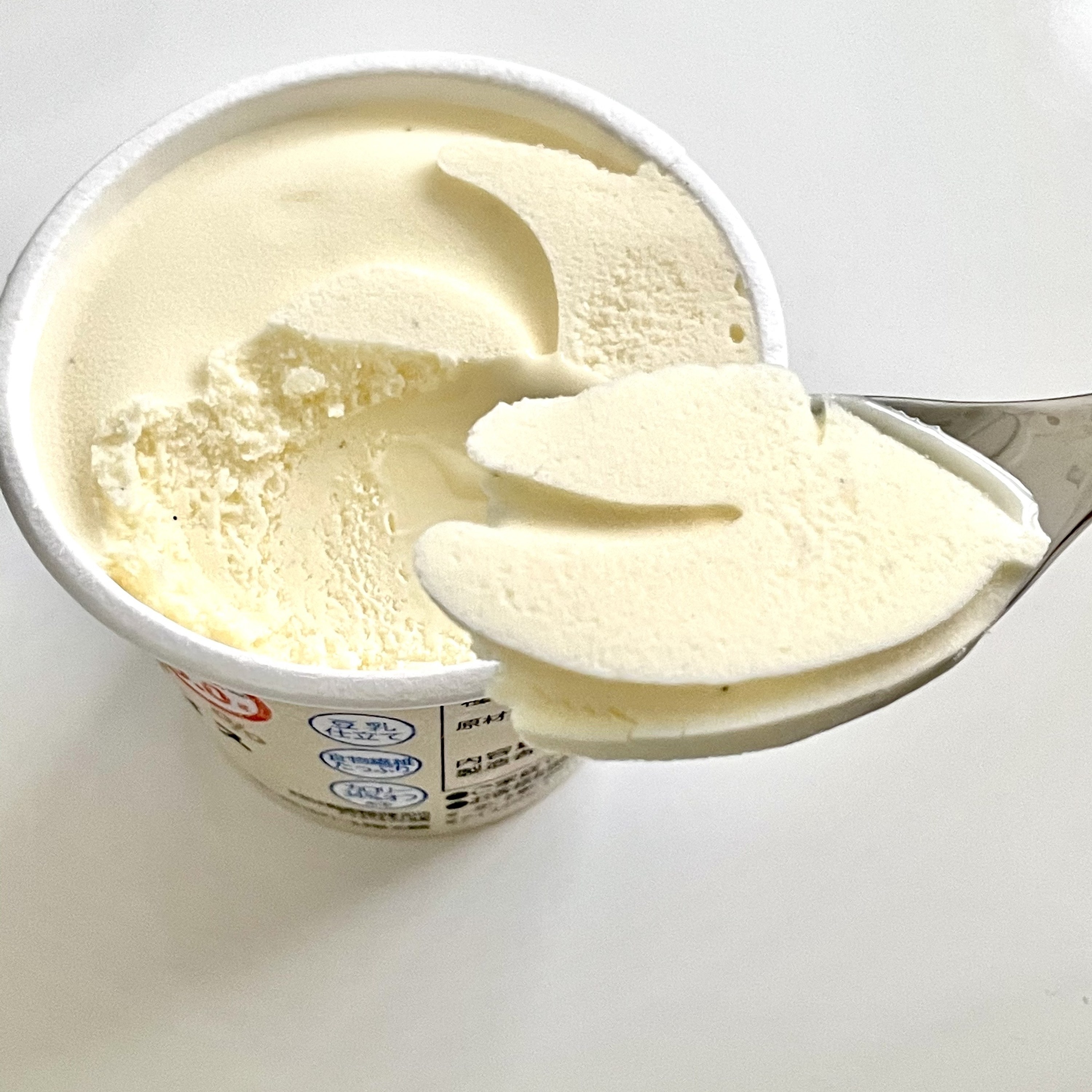 シャトレーゼのオススメのフード「糖質70％カットのアイス マダガスカルバニラ4個入」