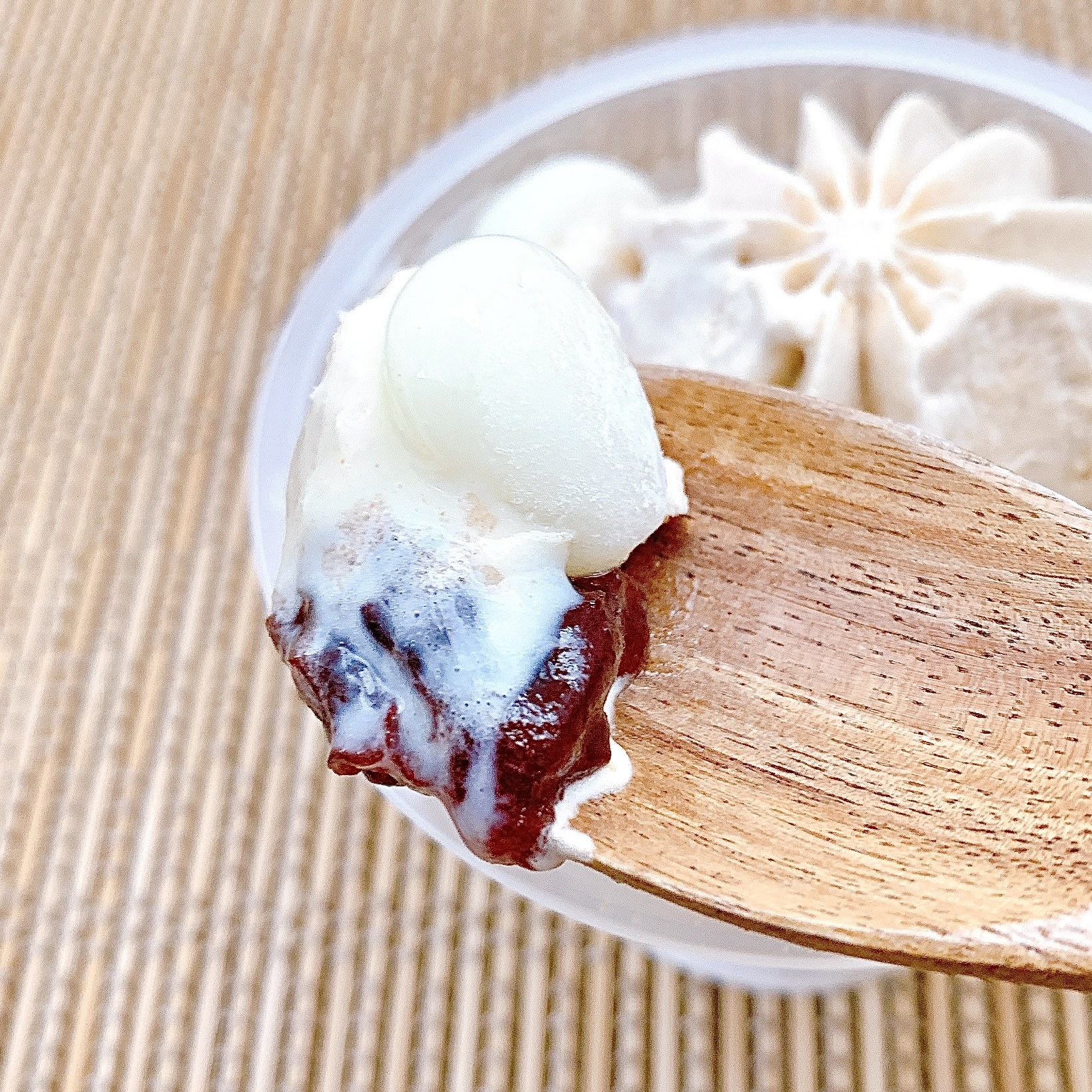 セブン-イレブンのおすすめのアイス「７プレミアム きなこわらび餅 大好きな白くま」