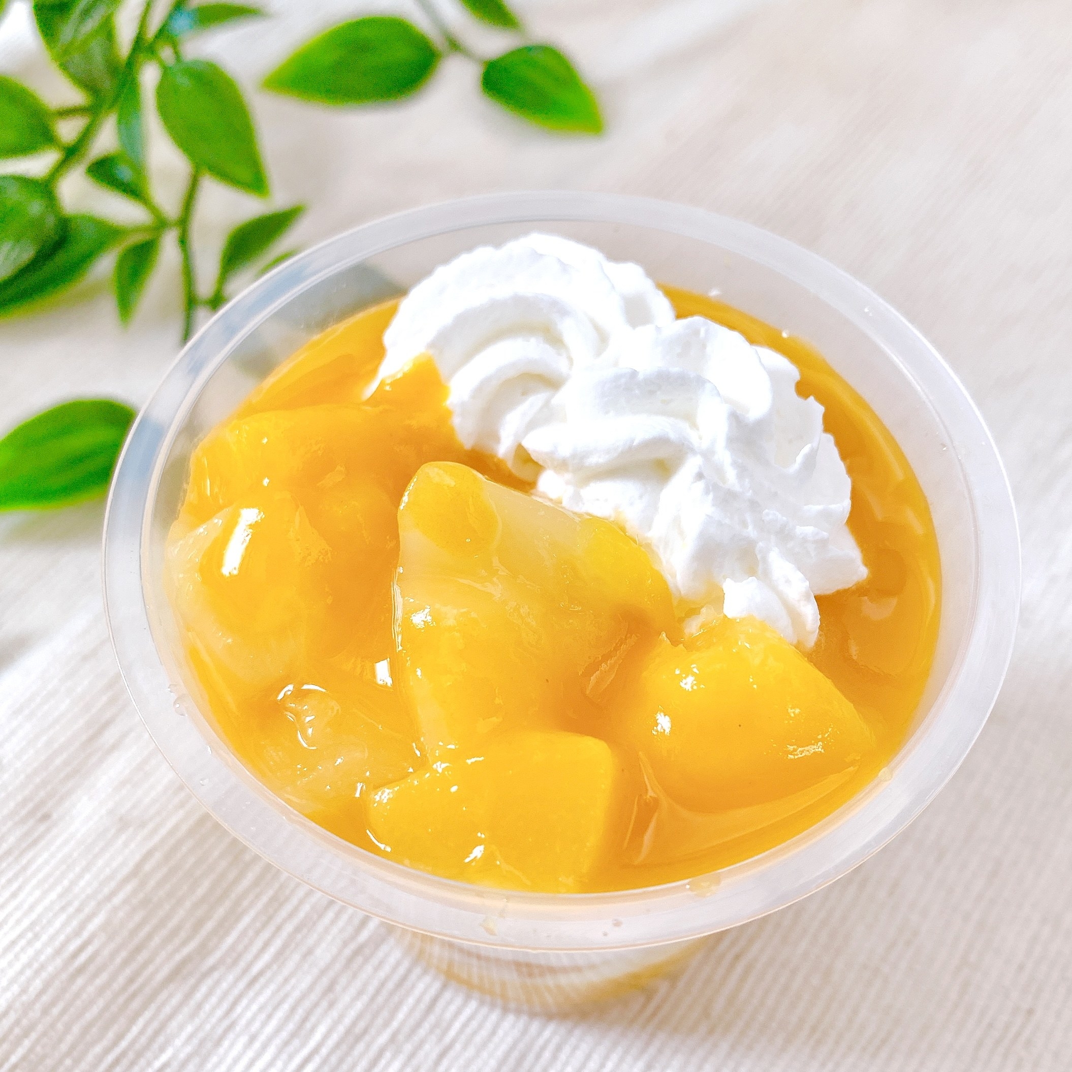 FamilyMart(ファミリーマート)のおすすめのスイーツ「マンゴーラッシー風パフェ」