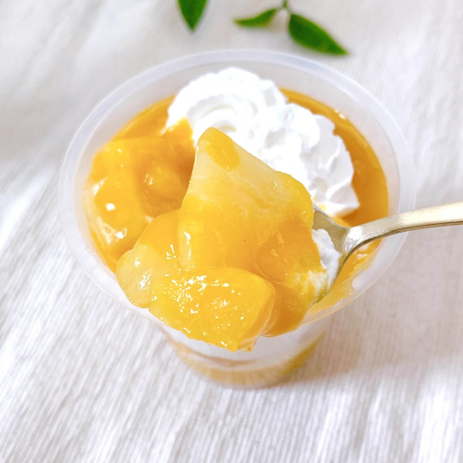 FamilyMart(ファミリーマート)のおすすめのスイーツ「マンゴーラッシー風パフェ」