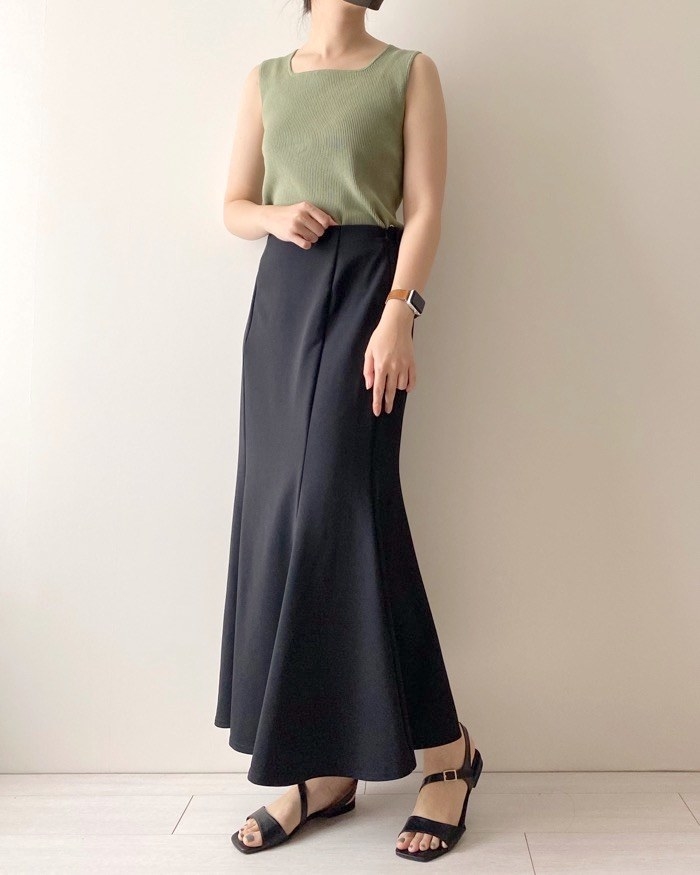 GU（ジーユー）のおすすめトップス「リブスクエアネックニットタンクトップ」