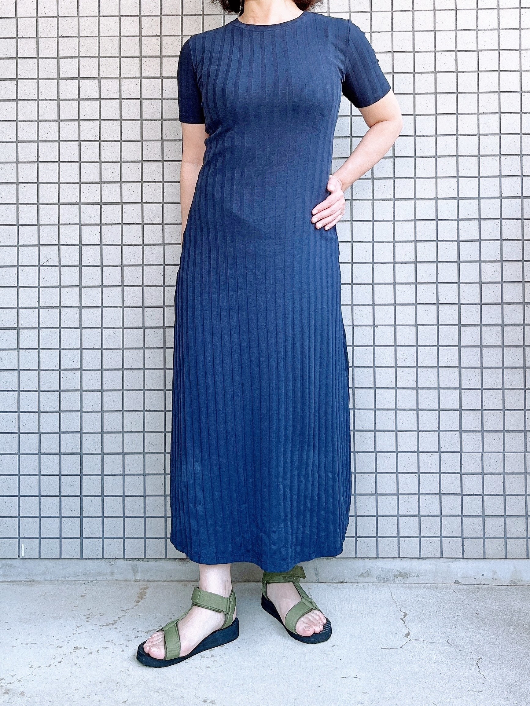 無印良品のおすすめファッション小物「波型ソール テープベルトサンダル」のコーディネート