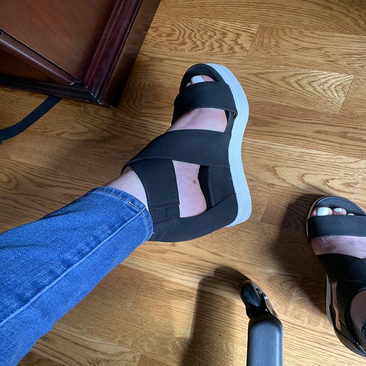 22 Sandals For Wide Feet That Are Comfortable & Cute