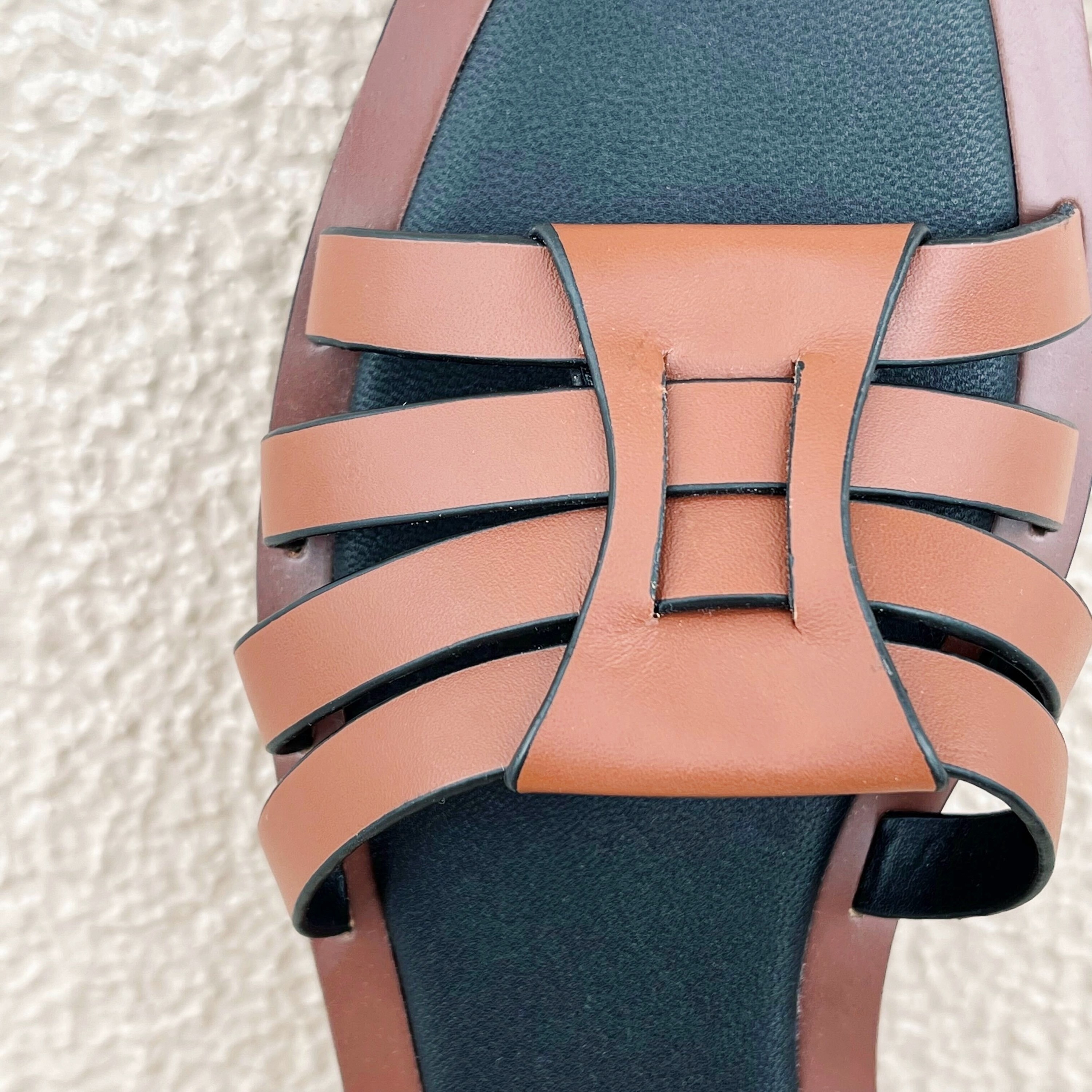 ZARA（ザラ）のオススメの靴「レザーサンダル」