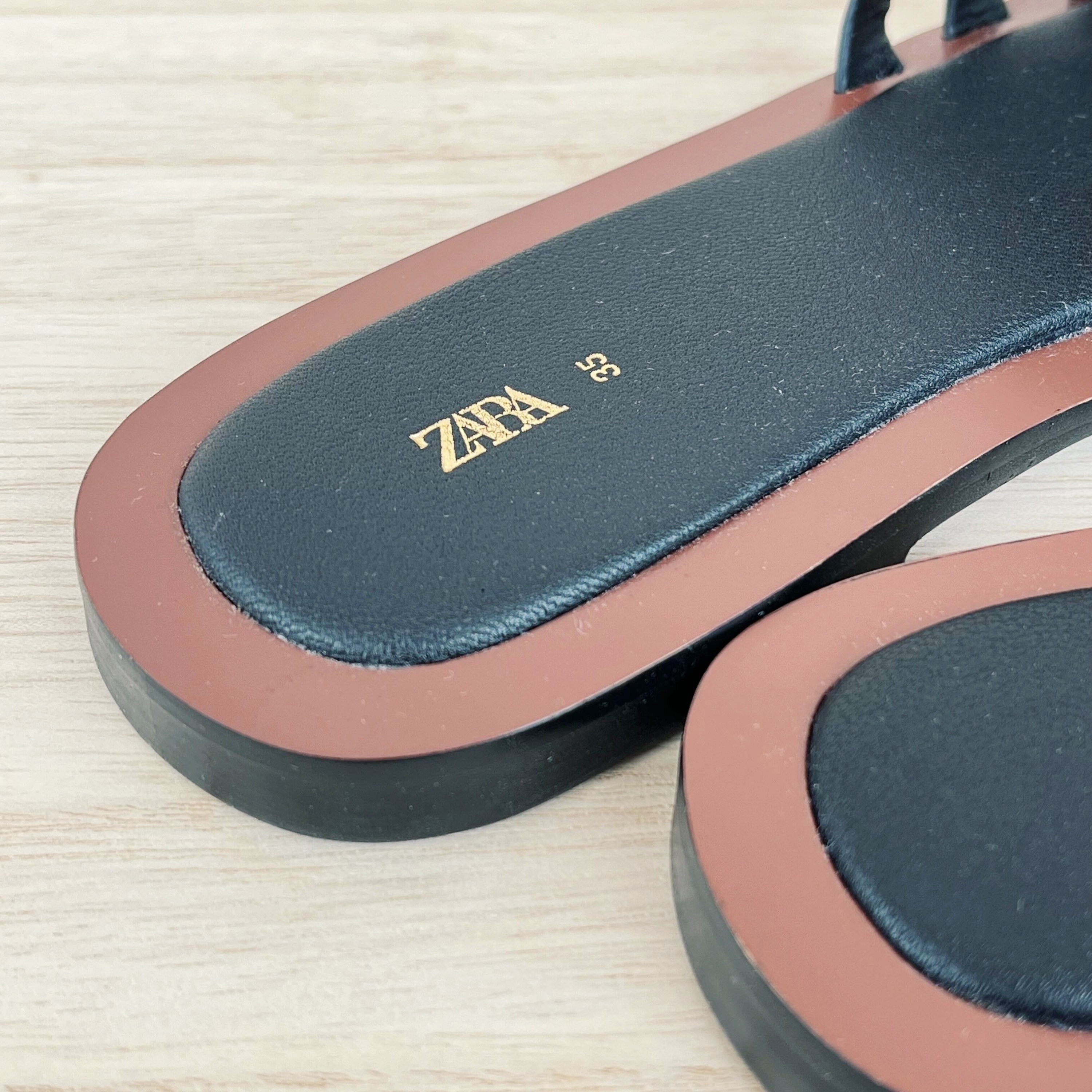 ZARA（ザラ）のオススメの靴「レザーサンダル」