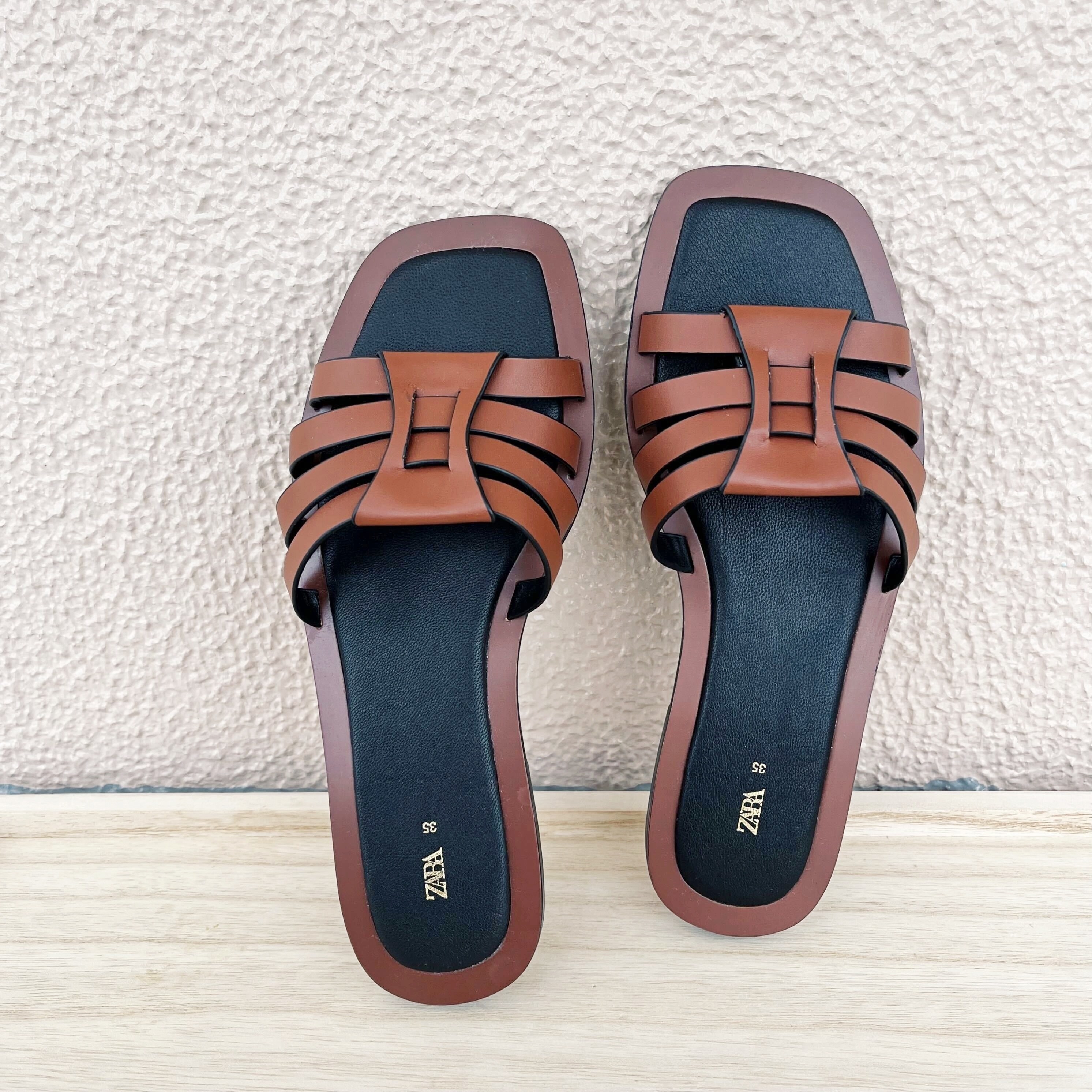 ZARA（ザラ）のおすすめのサンダル「レザーサンダル」