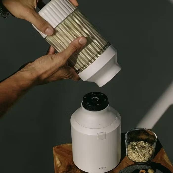 A model making oatmilk