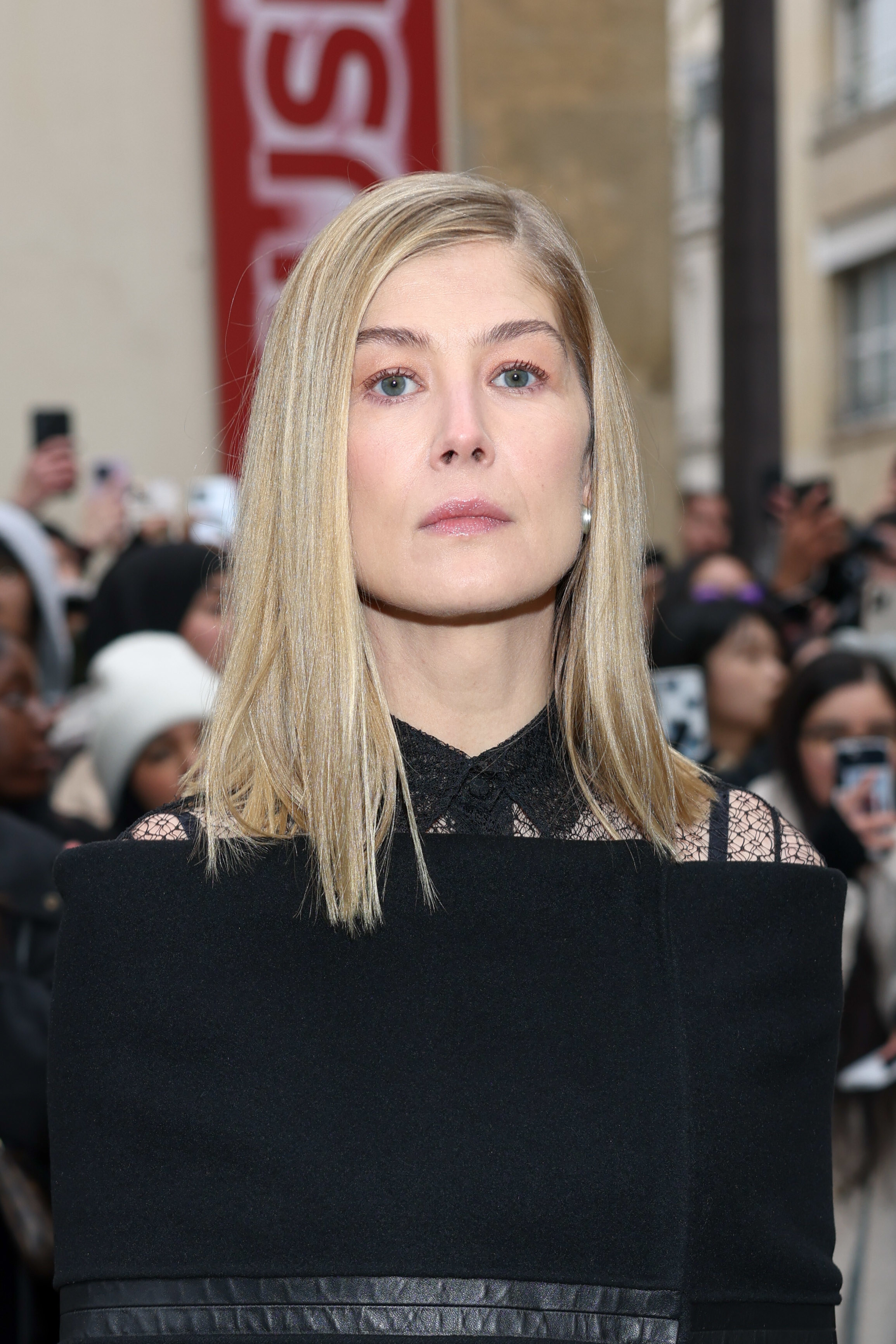 Close-up of Rosamund on the red carpet