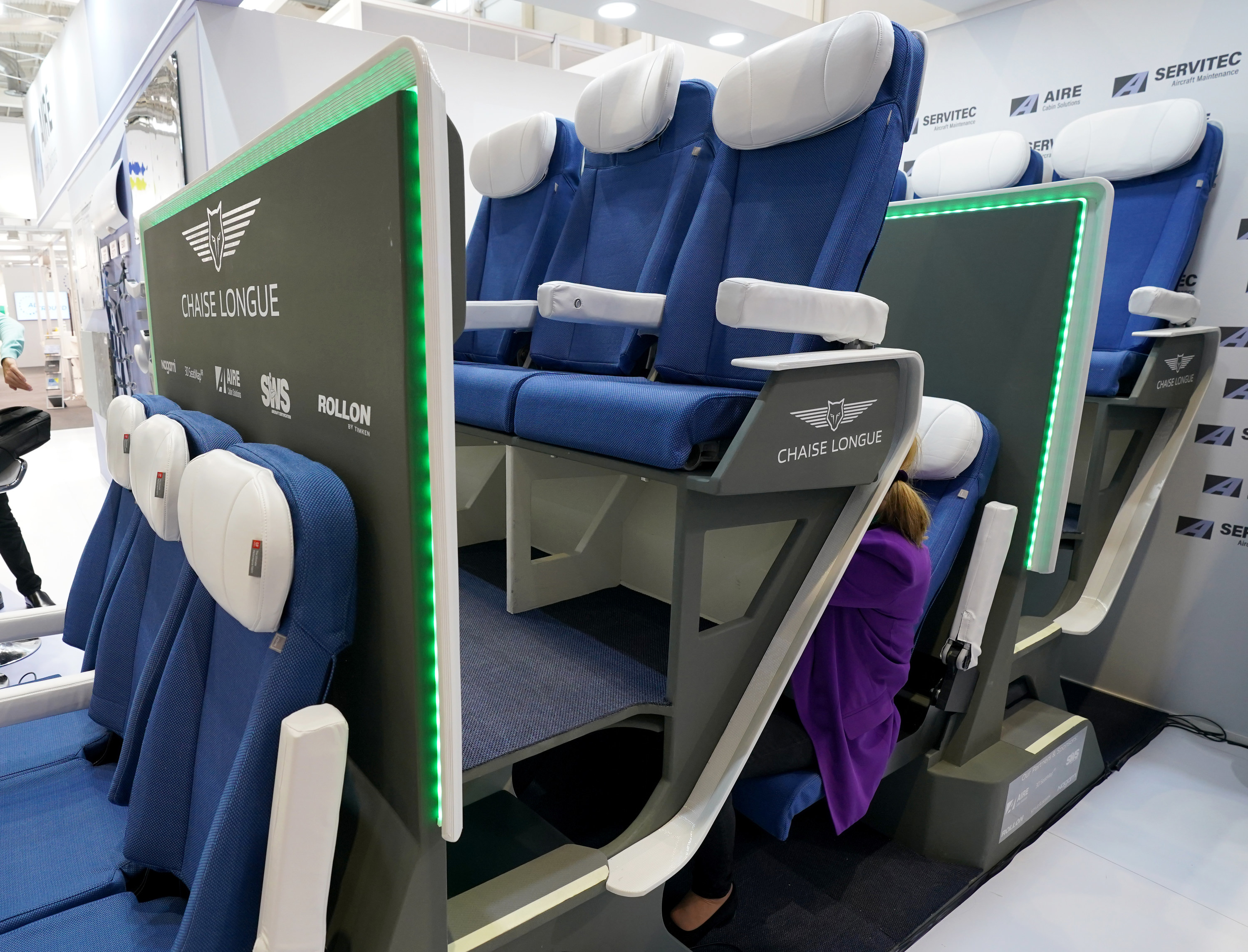 Why you'll never fly in an airplane with those double-decker seats