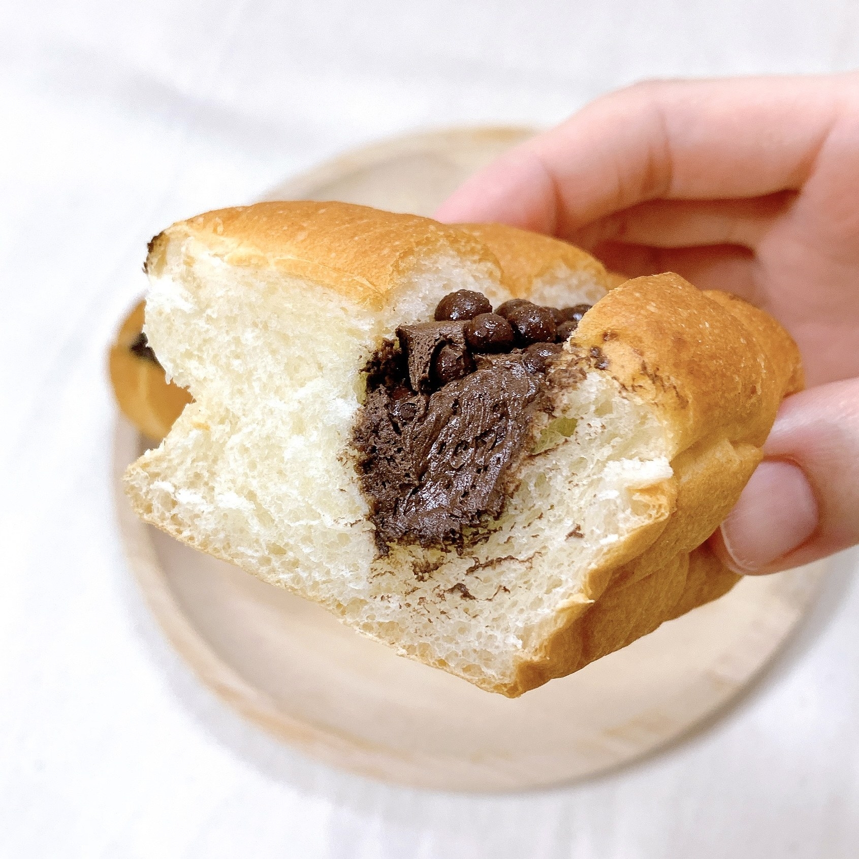 FamilyMart(ファミリーマート)のおすすめのパン「パフチョコホイップサンド」