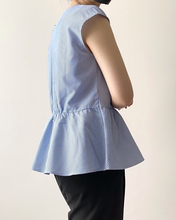 GU（ジーユー）のオススメのトップス「シアサッカーペプラムブラウス(半袖)Z+X」のコーディネート