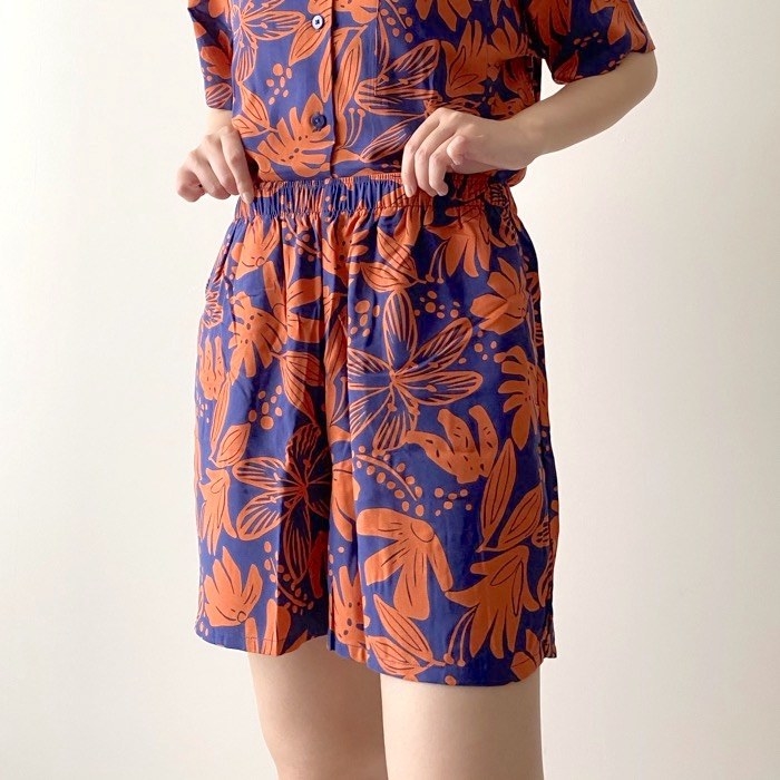 GU（ジーユー）のおすすめのパジャマ「レーヨンパジャマ(半袖&amp;amp;ショートパンツ)(ボタニカル)+E」のコーディネート