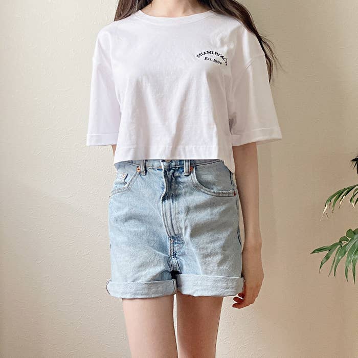 ZARA（ザラ）のおすすめTシャツ「テキストプリント入りクロップド丈Tシャツ」