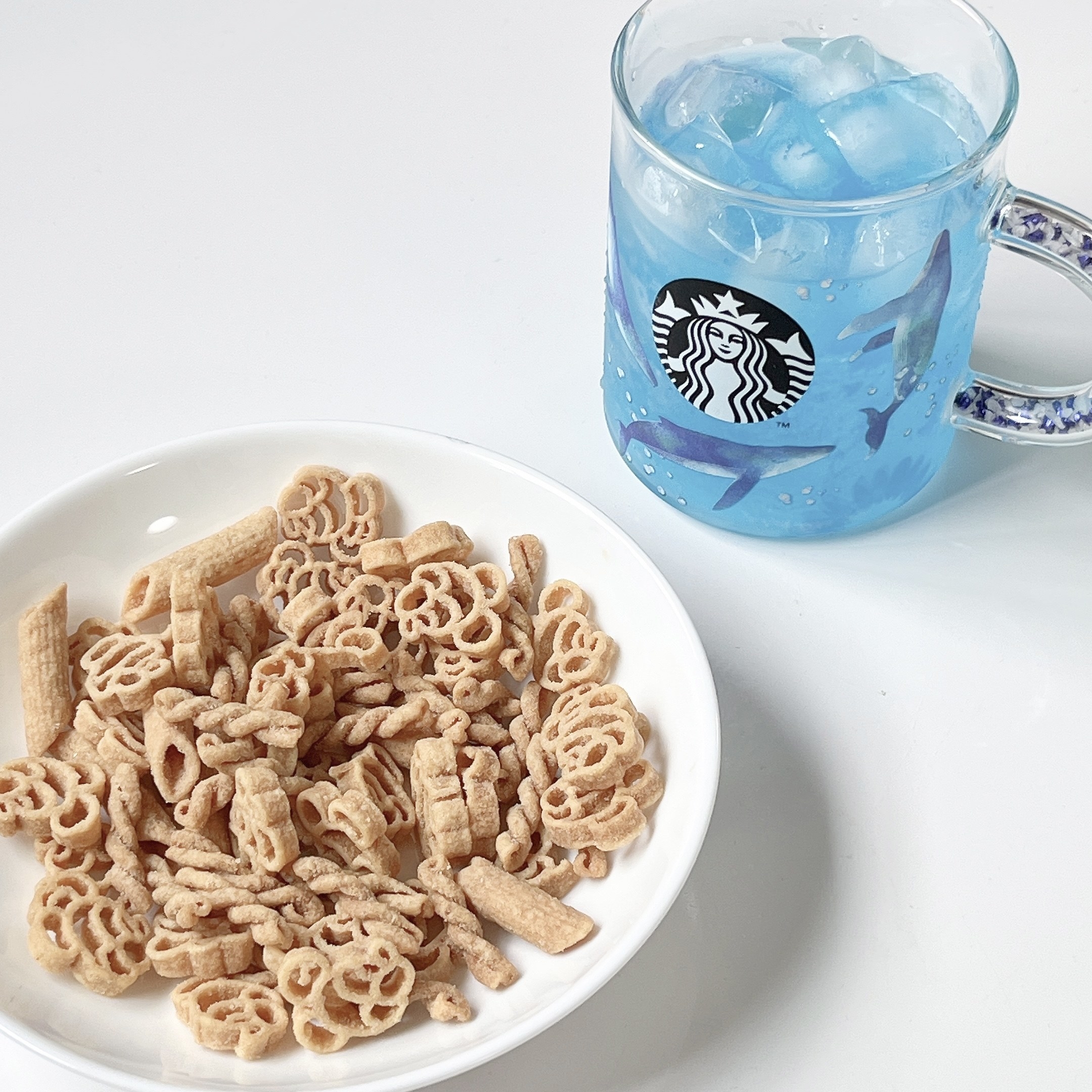 Starbucks Coffee（スターバックスコーヒー）のおすすめマグカップ「ビーズハンドル耐熱グラスマグクジラ414ml」