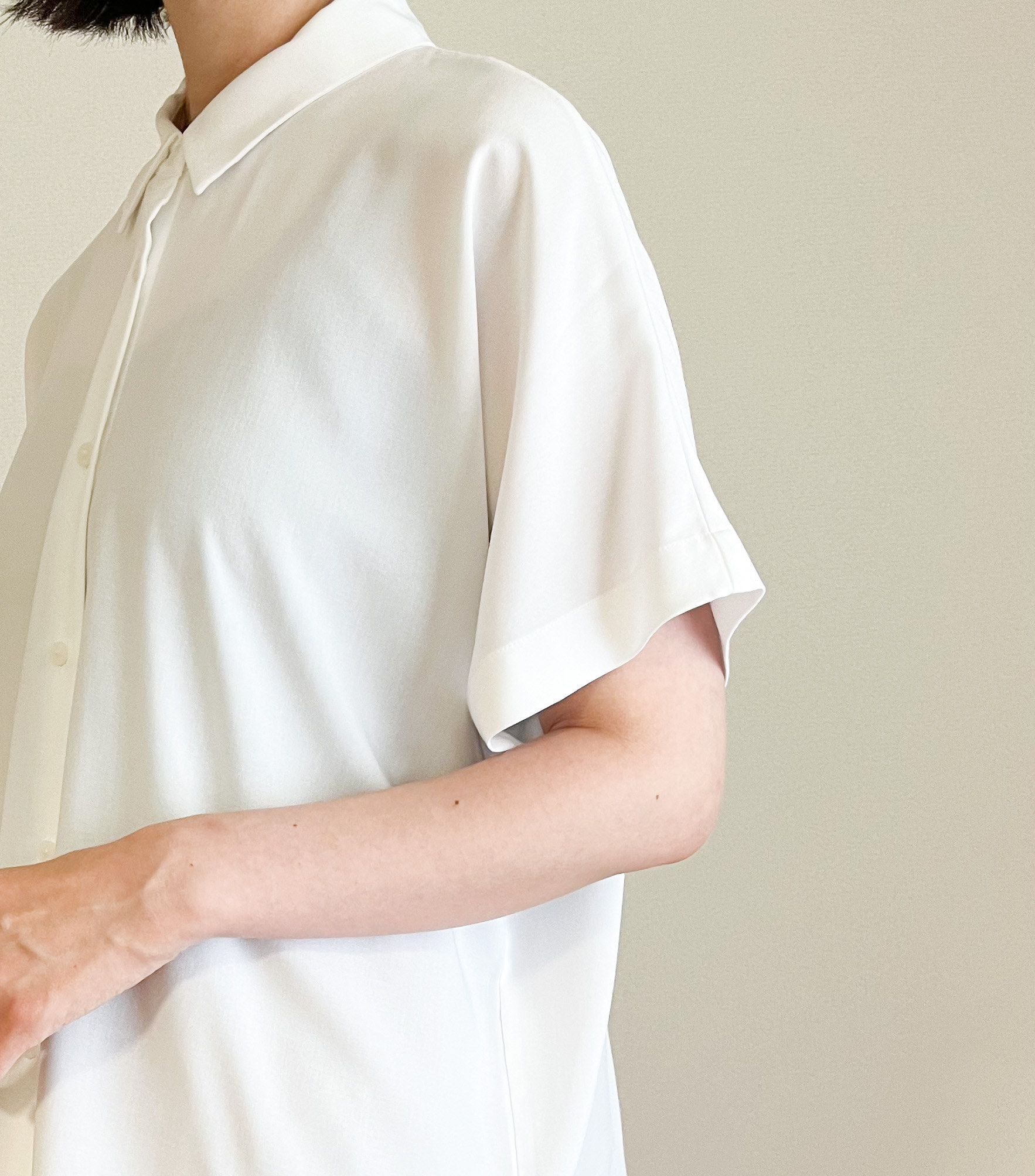 ユニクロのオススメのファッション「レーヨンブラウス(半袖)」