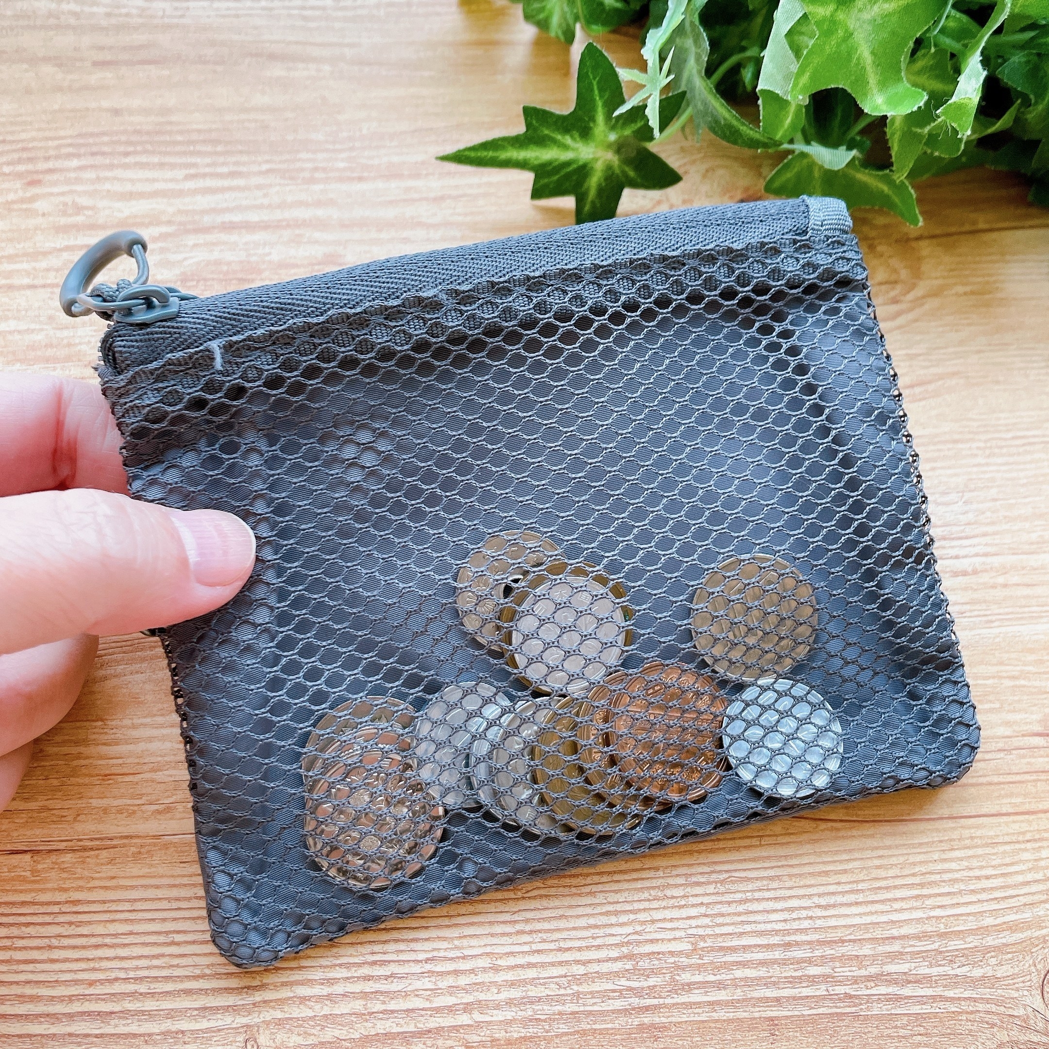 無印良品のおすすめポーチ「ポリエステルダブルファスナーケース グレー S」