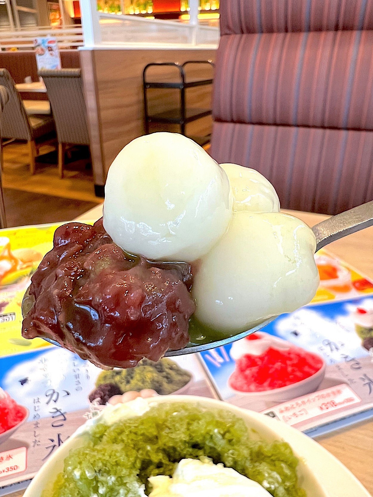 シャトレーゼのオススメのスイーツ「北海道産小豆餡と天空の抹茶ダブルシュー」