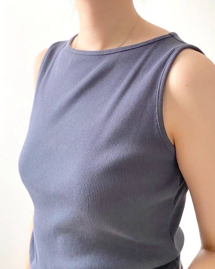 ユニクロ】これで1000円はすごい！美シルエットすぎる「天才トップス 