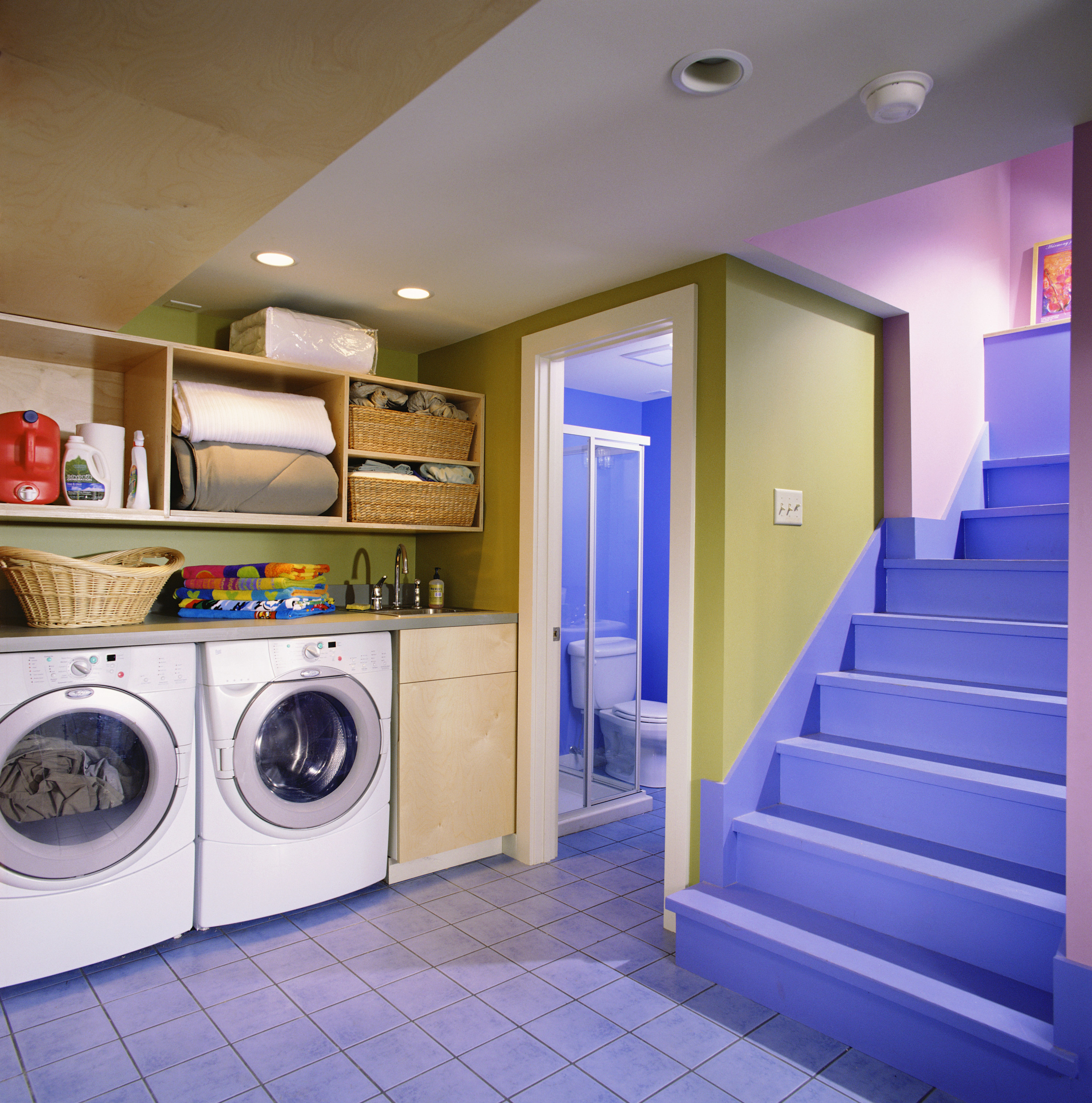 a basement bathroom with a washer and dryer