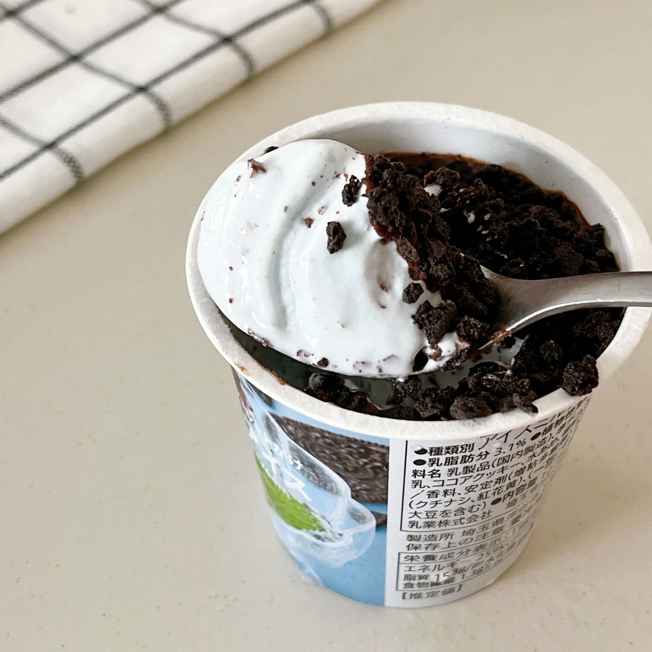 セブン-イレブンのオススメのアイス「7プレミアム チョコミントアイス」