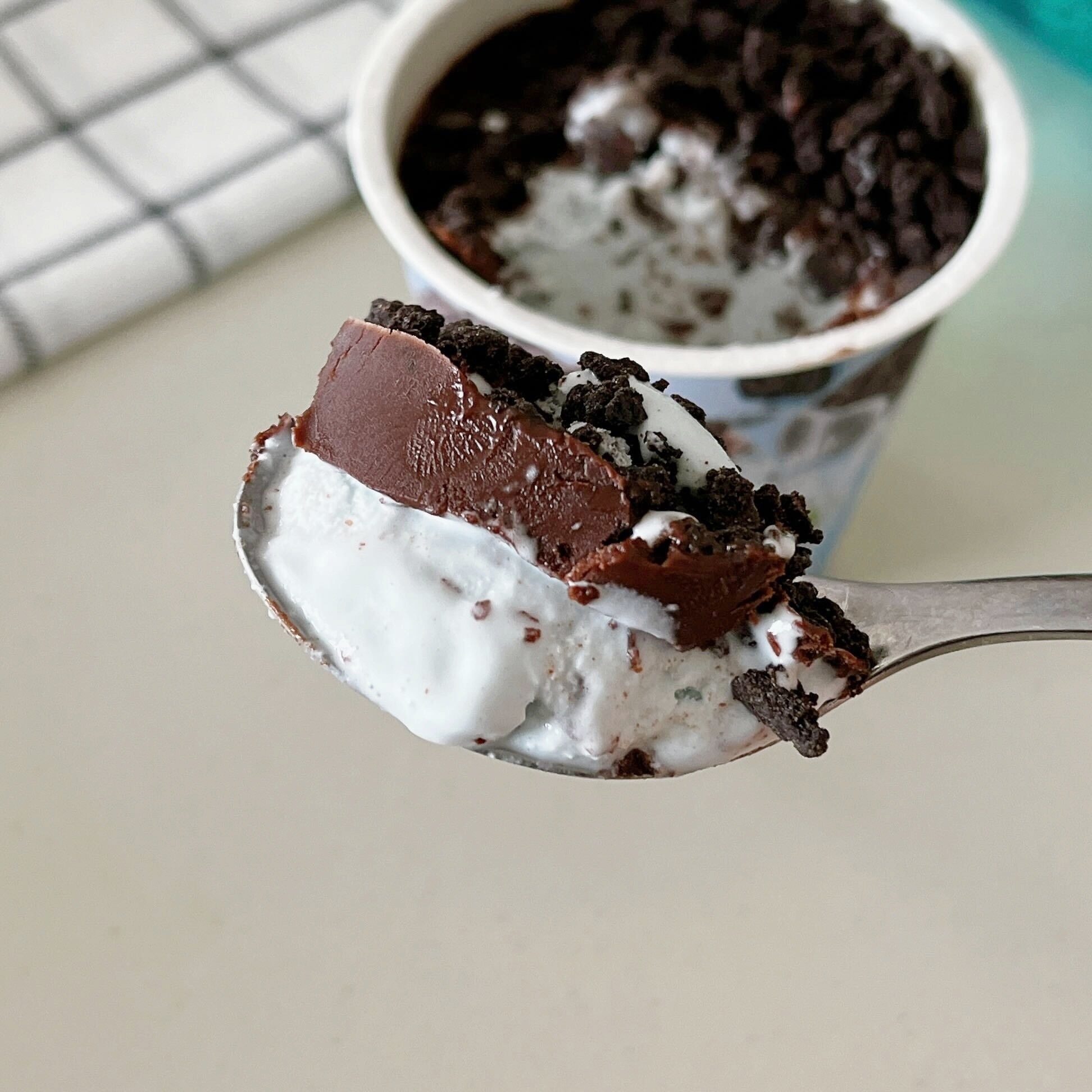 セブン-イレブンのオススメのアイス「7プレミアム チョコミントアイス」