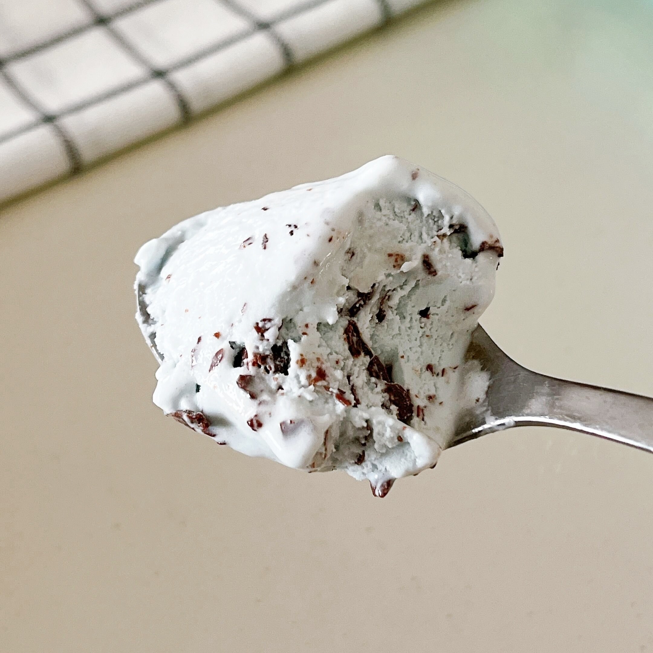 セブン-イレブンのオススメのアイス「7プレミアム チョコミントアイス」